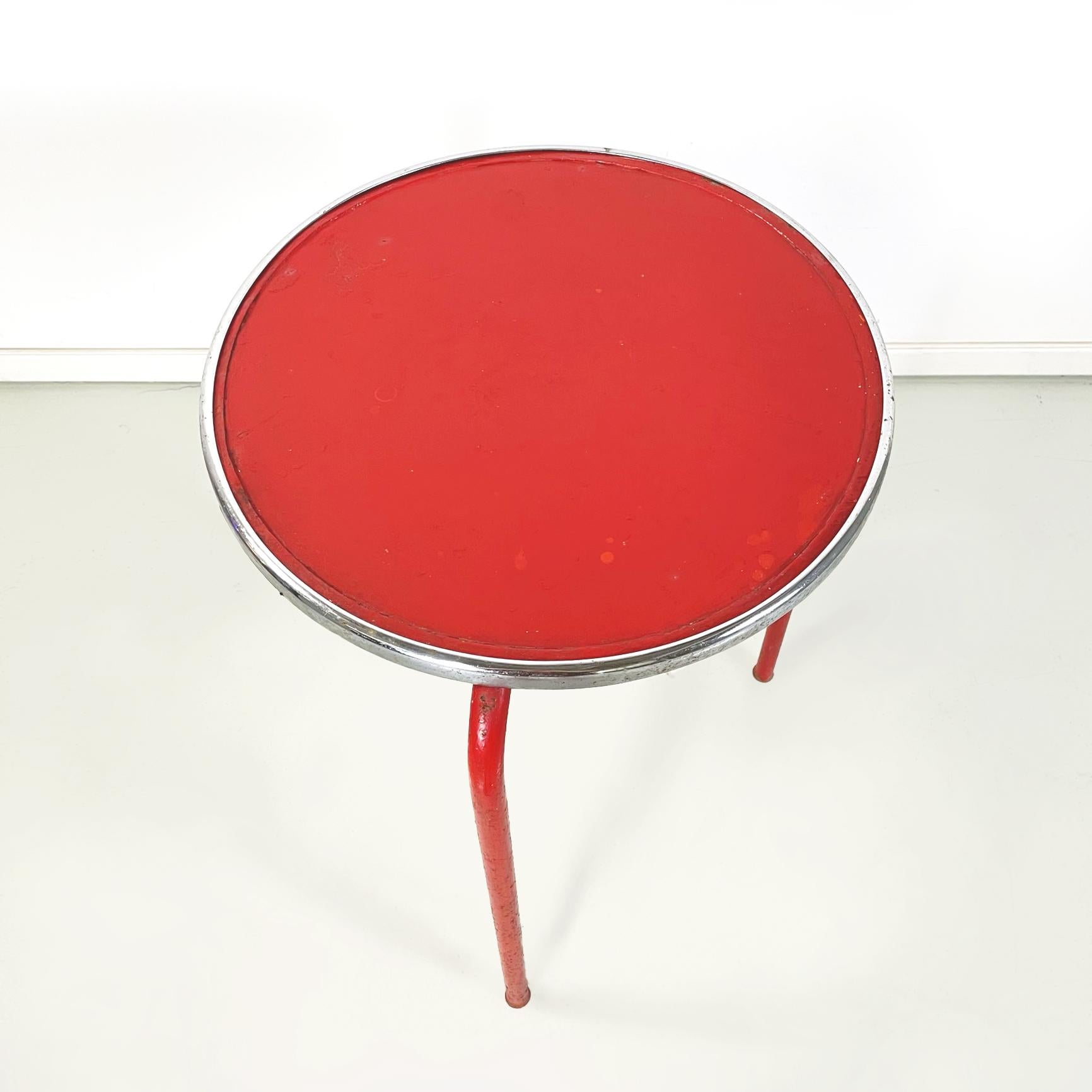 Italian modern round coffee table in red metal, 1980s In Fair Condition For Sale In MIlano, IT