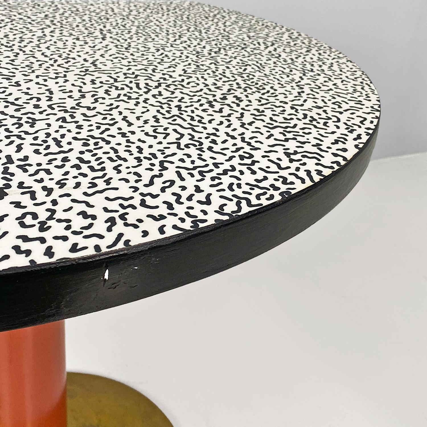 Late 20th Century Italian modern round coffee table with decorative bacterio pattern top, 1980s For Sale
