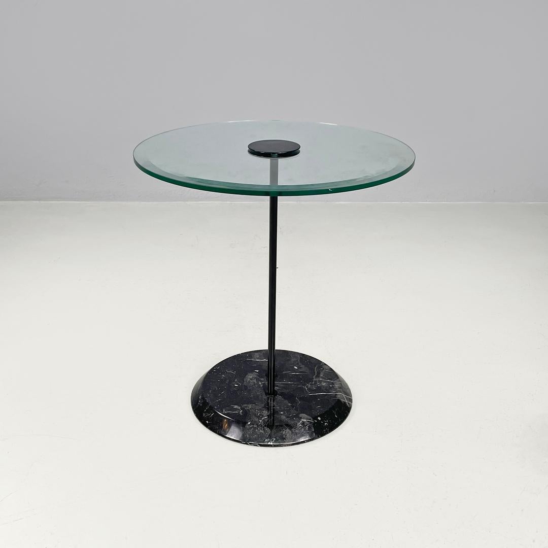 Moderno Tavolino moderno italiano con piano in vetro e base in marmo nero, anni '80 in vendita