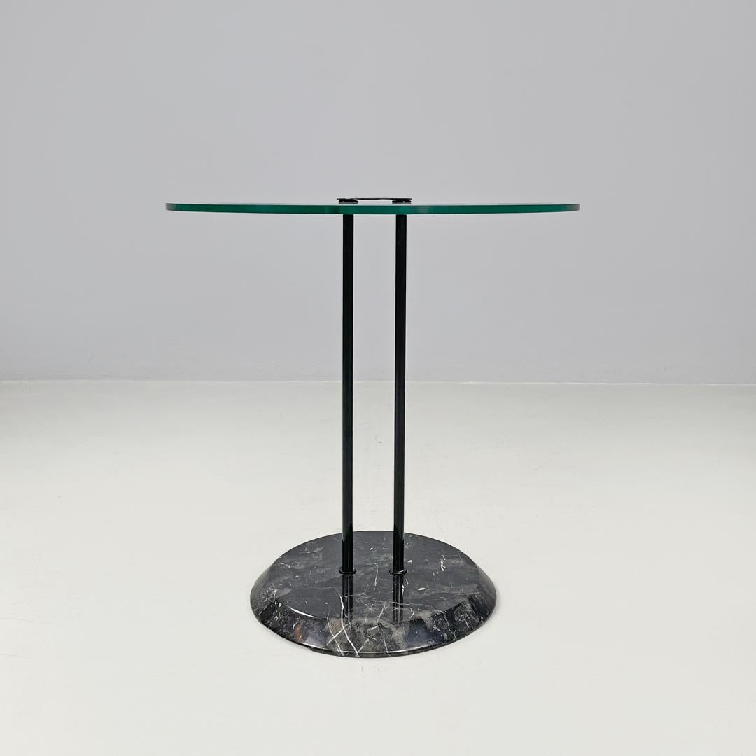 Italiano Tavolino moderno italiano con piano in vetro e base in marmo nero, anni '80 in vendita