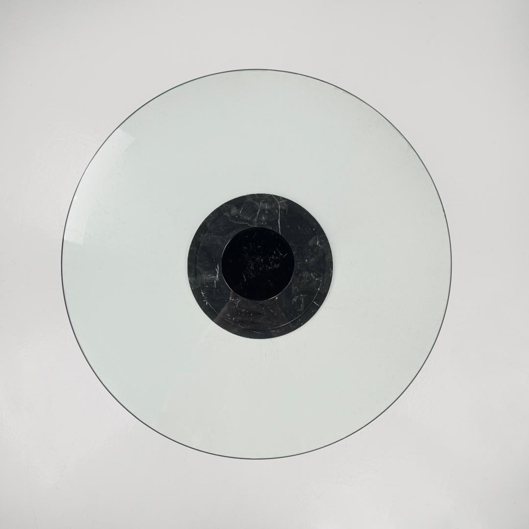Fine XX secolo Tavolino moderno italiano con piano in vetro e base in marmo nero, anni '80 in vendita