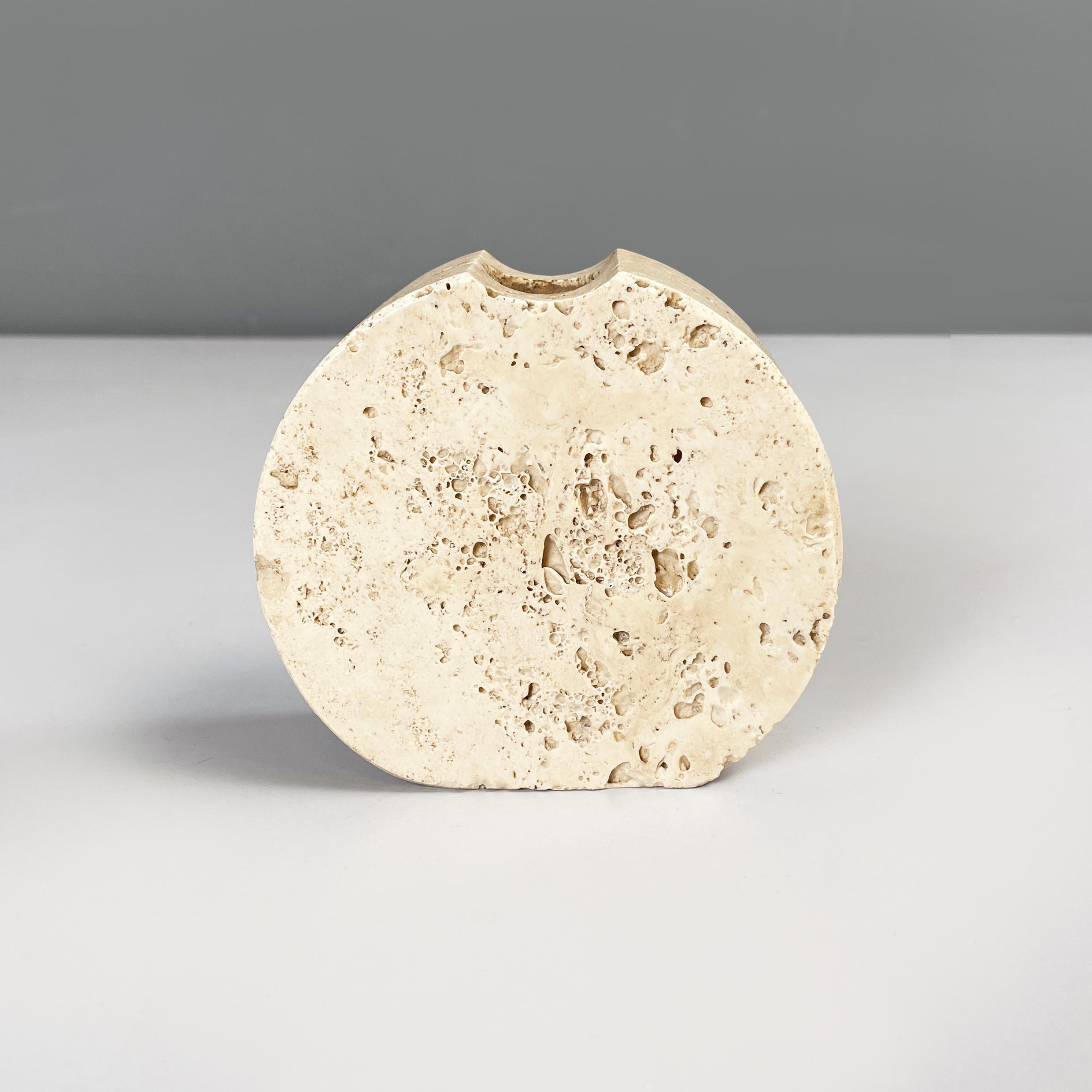 Italian modern round decorative vase or holder in travertine, 1970s
Single flower vase entirely in travertine. The rounded structure at the top presents a round hole. This decorative object can be used in different ways: for example as a candle