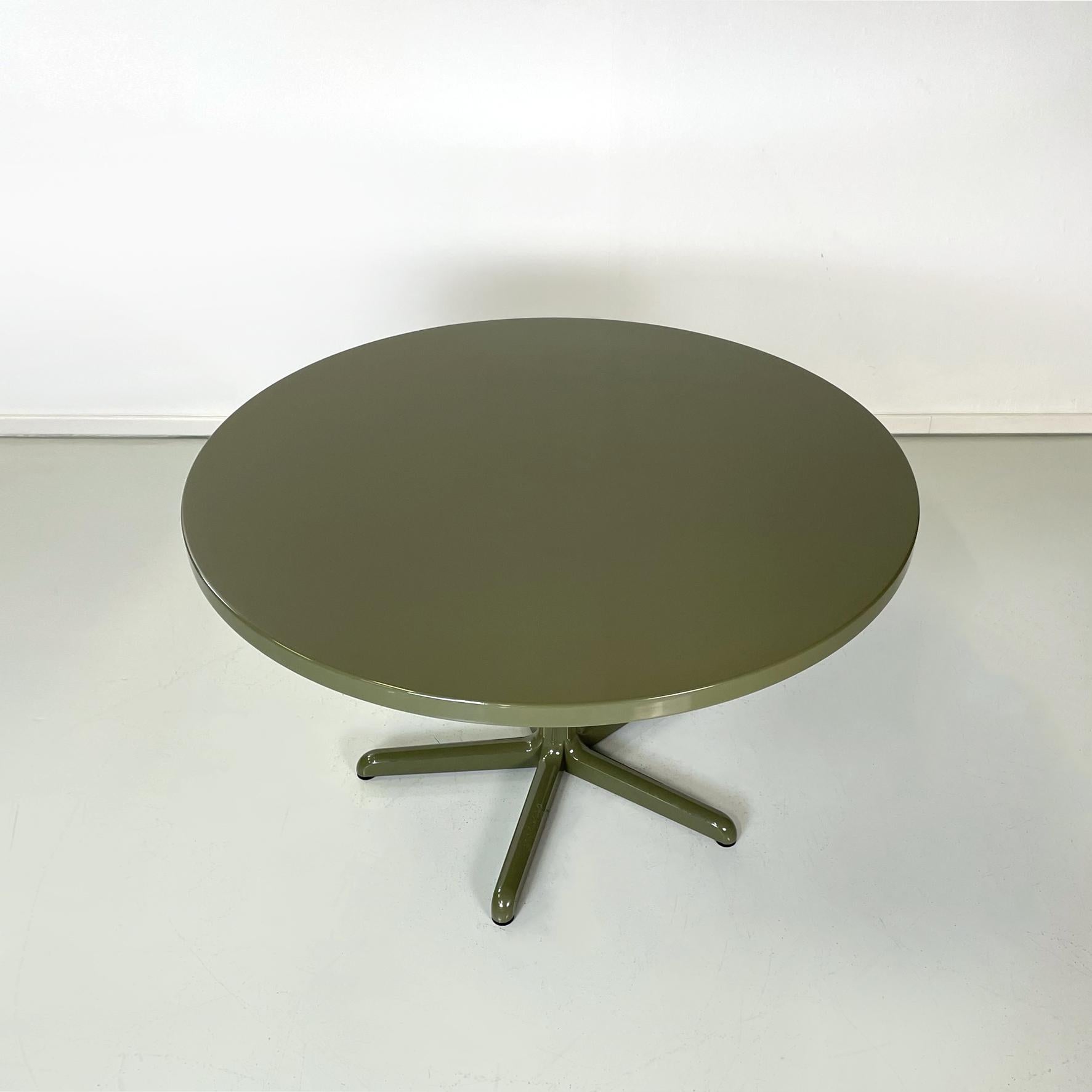 Italian Modern Round Dining Table in Green Lacquered Wood Anonima Castelli, 1981 In Excellent Condition In MIlano, IT