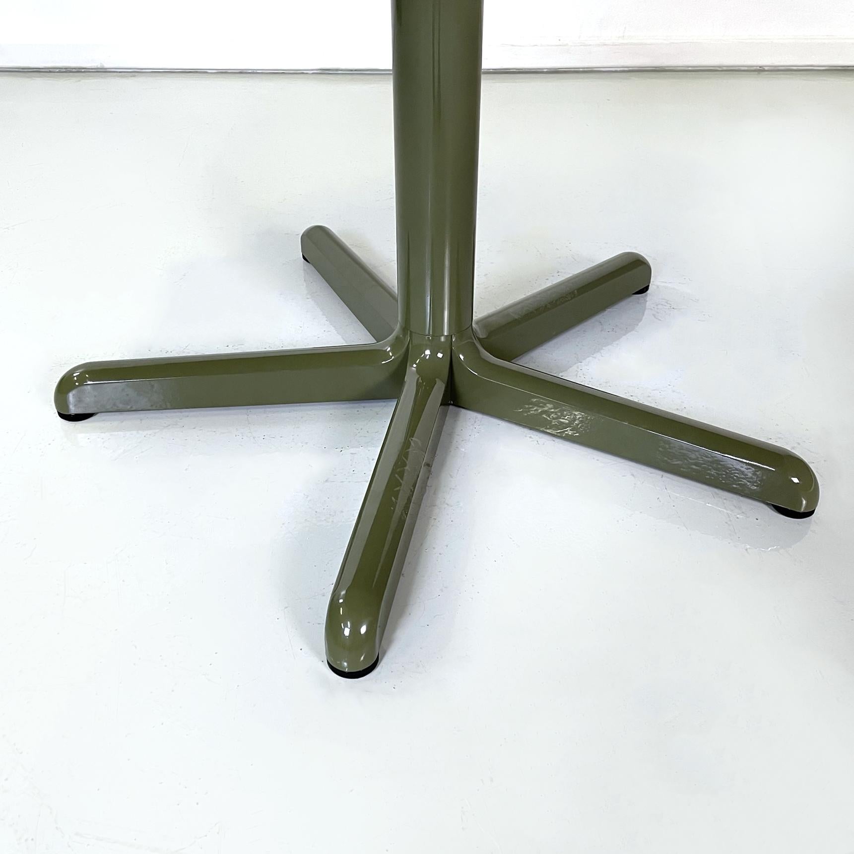 Italian Modern Round Dining Table in Green Lacquered Wood Anonima Castelli, 1981 4