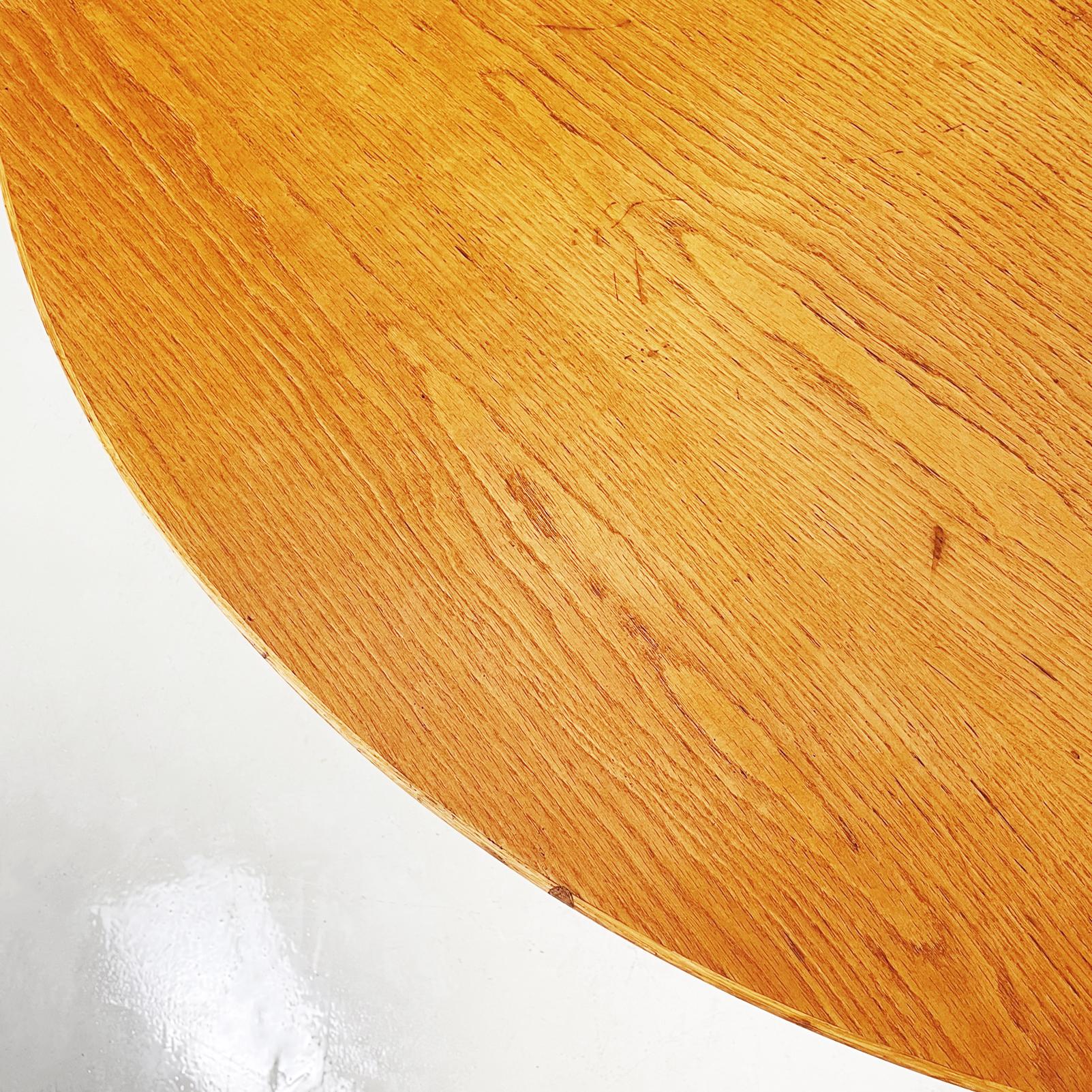 Table de salle à manger ronde italienne moderne en métal blanc et bois massif, années 1970 Bon état - En vente à MIlano, IT