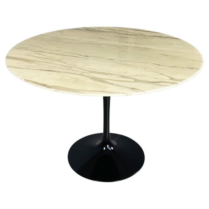 Italian modern round dining table Tulip by Eero Saarinen for Knoll, 2000s For Sale
