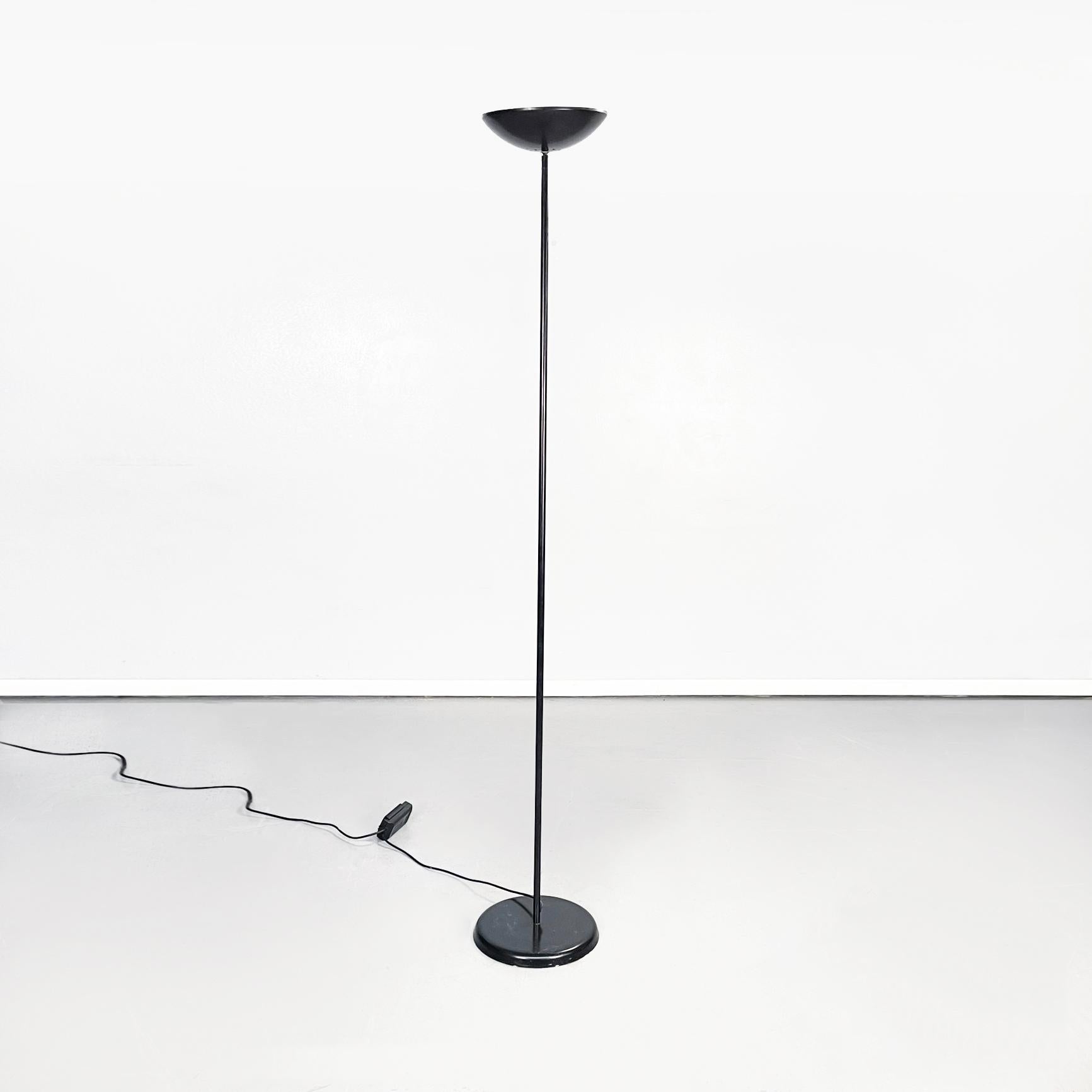 Italian modern Round floor lamp in black metal, 1990s.
Elegant floor lamp with round base, in black painted metal. The lampshade is hemispherical, which allows diffused upward lighting. The central structure is a thin rod in black metal. This type