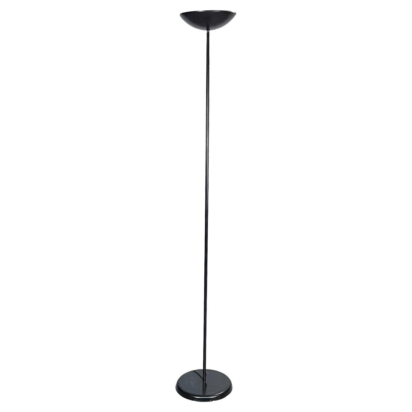 Lampadaire rond moderne italien en métal noir, années 1990 en vente