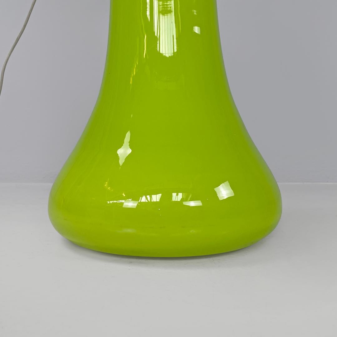 Italian modern round floor lamp in green and white Murano glass, 1970s For Sale 9