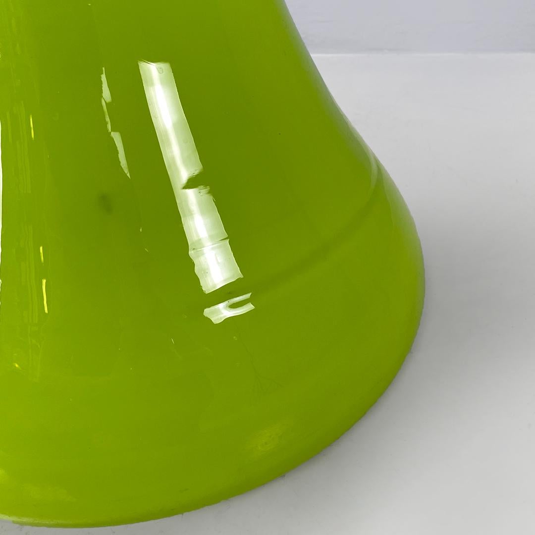 Italian modern round floor lamp in green and white Murano glass, 1970s For Sale 10