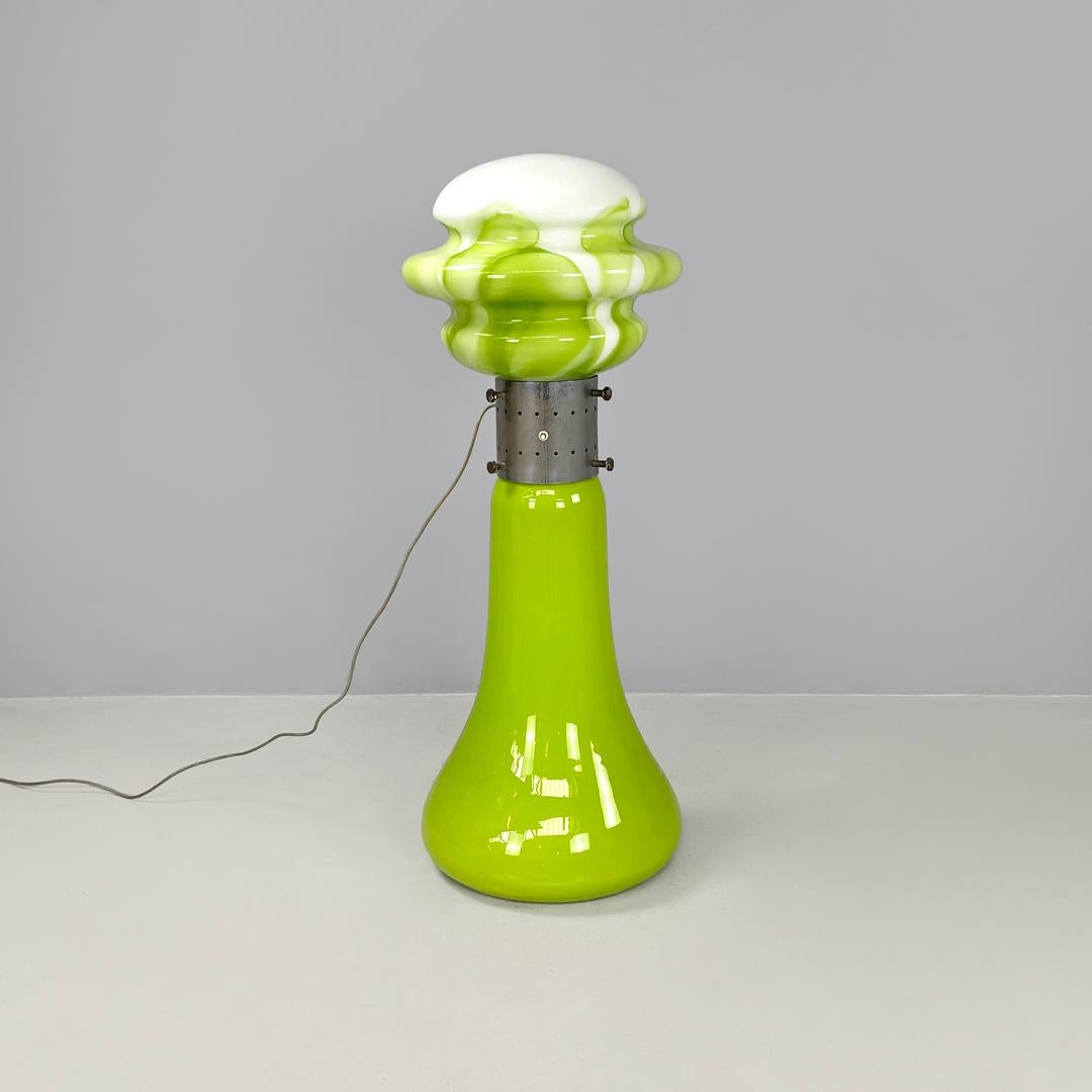 Modern Italian modern round floor lamp in green and white Murano glass, 1970s For Sale