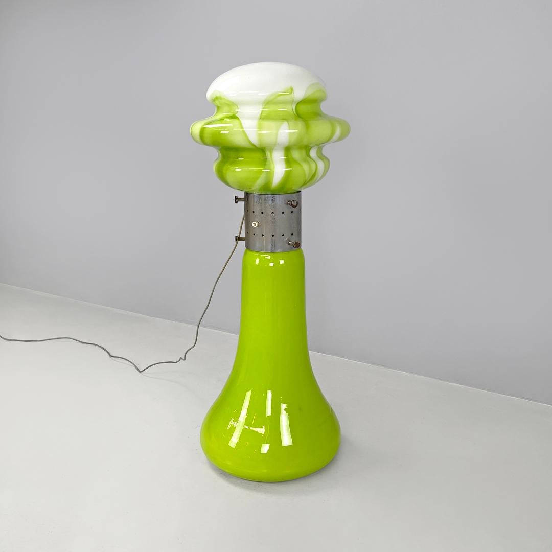 Late 20th Century Italian modern round floor lamp in green and white Murano glass, 1970s For Sale