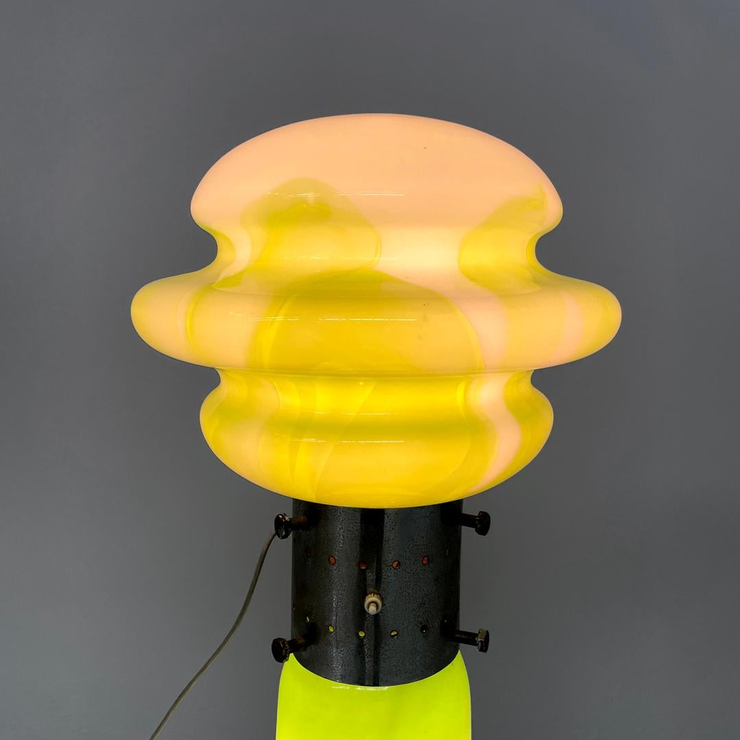 Italian modern round floor lamp in green and white Murano glass, 1970s For Sale 2