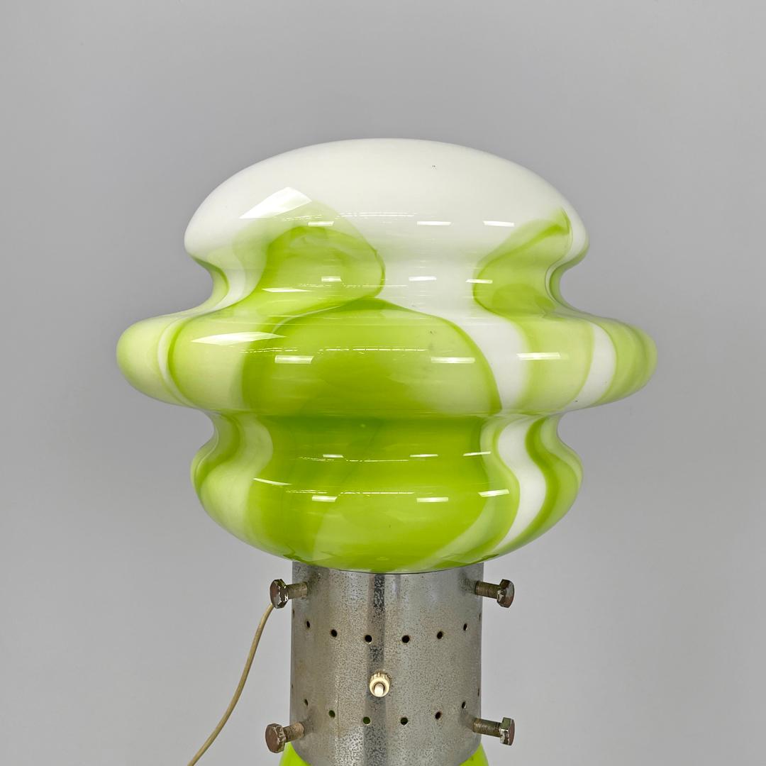 Italian modern round floor lamp in green and white Murano glass, 1970s For Sale 3