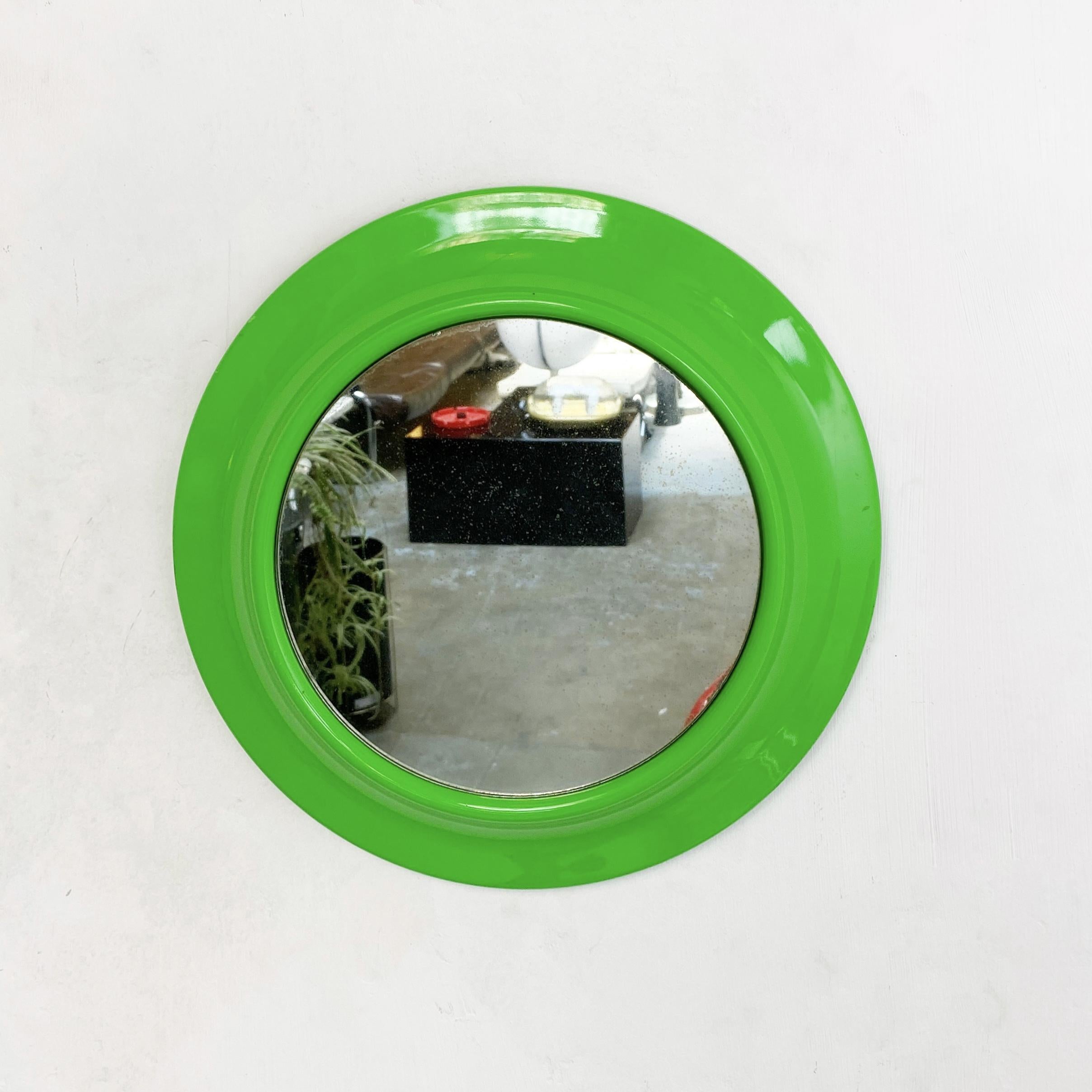 round plastic mirror