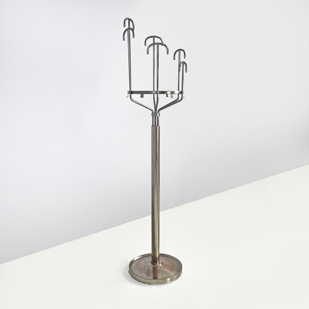 Perchero de pie redondo italiano moderno de metal Melpomene by BBPR for Artemide, 1970s Moderno en venta