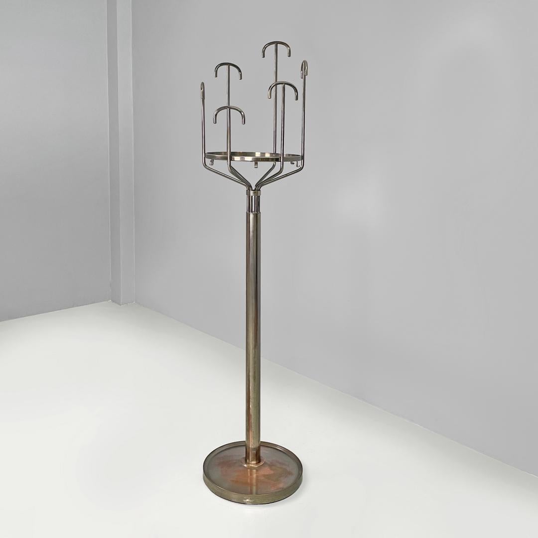 Perchero de pie redondo italiano moderno de metal Melpomene by BBPR for Artemide, 1970s Italiano en venta