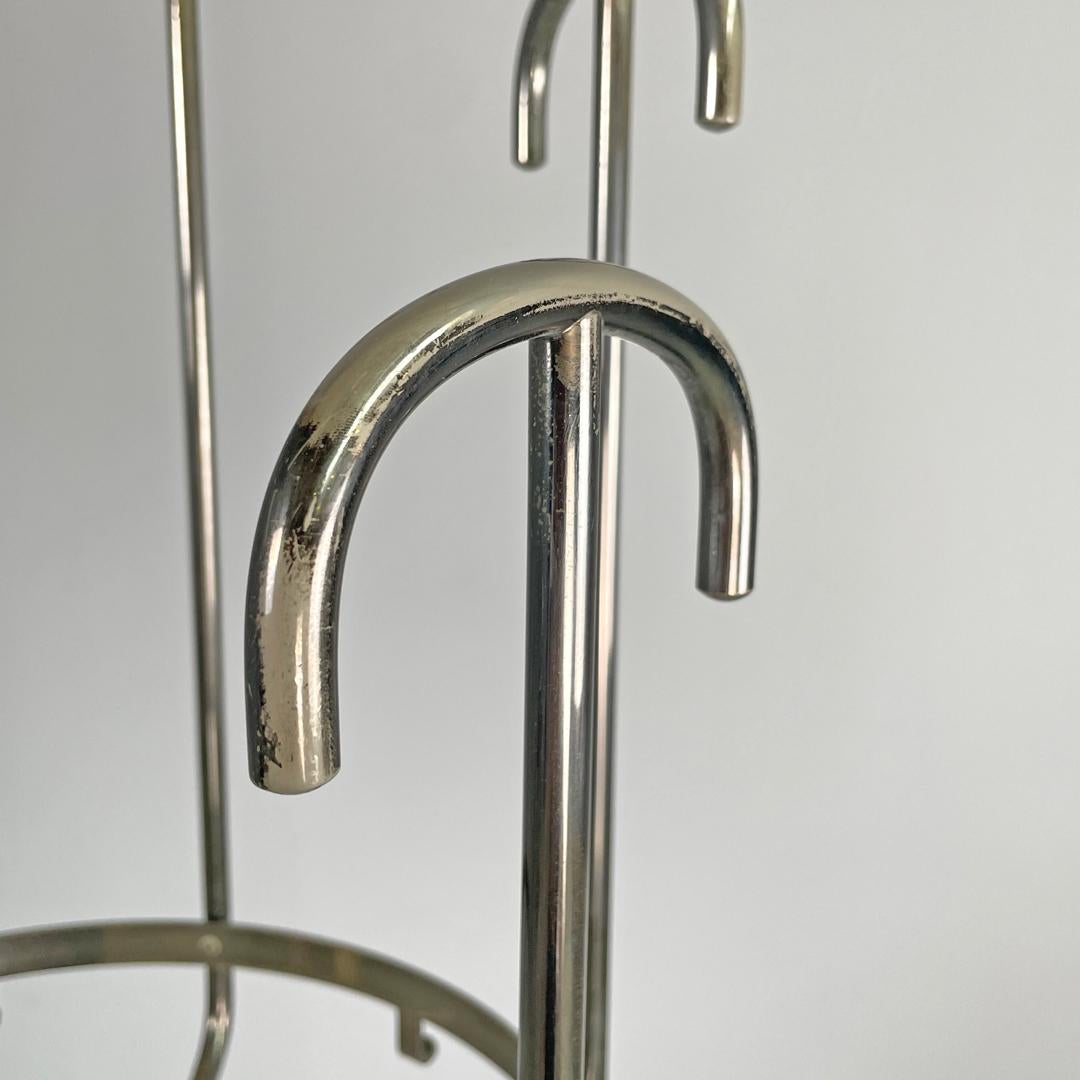 Perchero de pie redondo italiano moderno de metal Melpomene by BBPR for Artemide, 1970s en venta 2