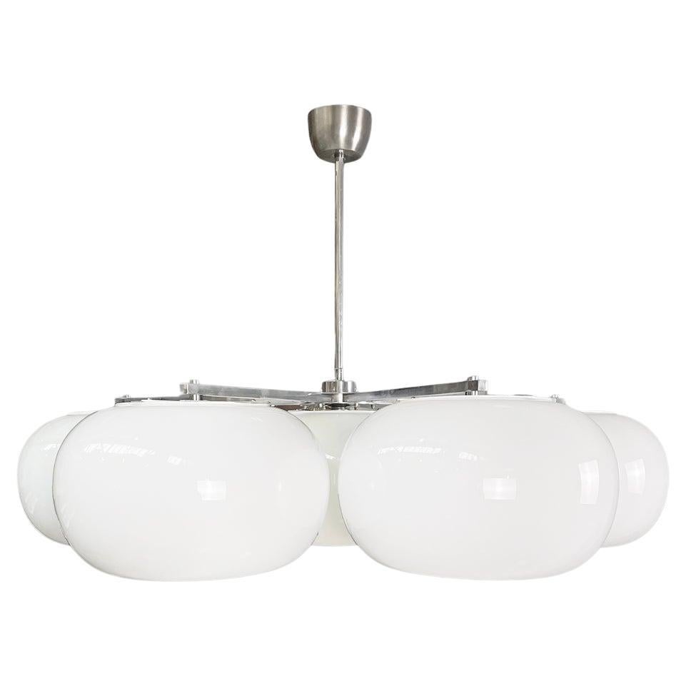 Lampadario moderno italiano rotondo in vetro opalino e metallo, anni '70 in vendita