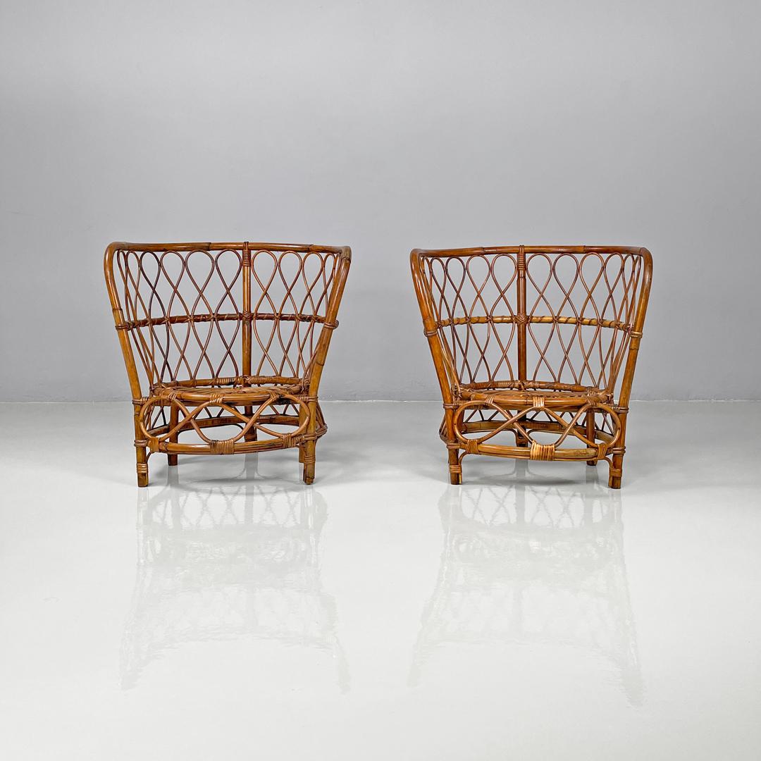 Fauteuils de cockpit modernes italiens en rotin avec décorations, 1970
Paire de chaises de cockpit entièrement en rotin. Le dossier est composé de décorations arrondies, l'assise ronde est en spirale, avec quatre pieds de section ronde.
1970s.
Bon