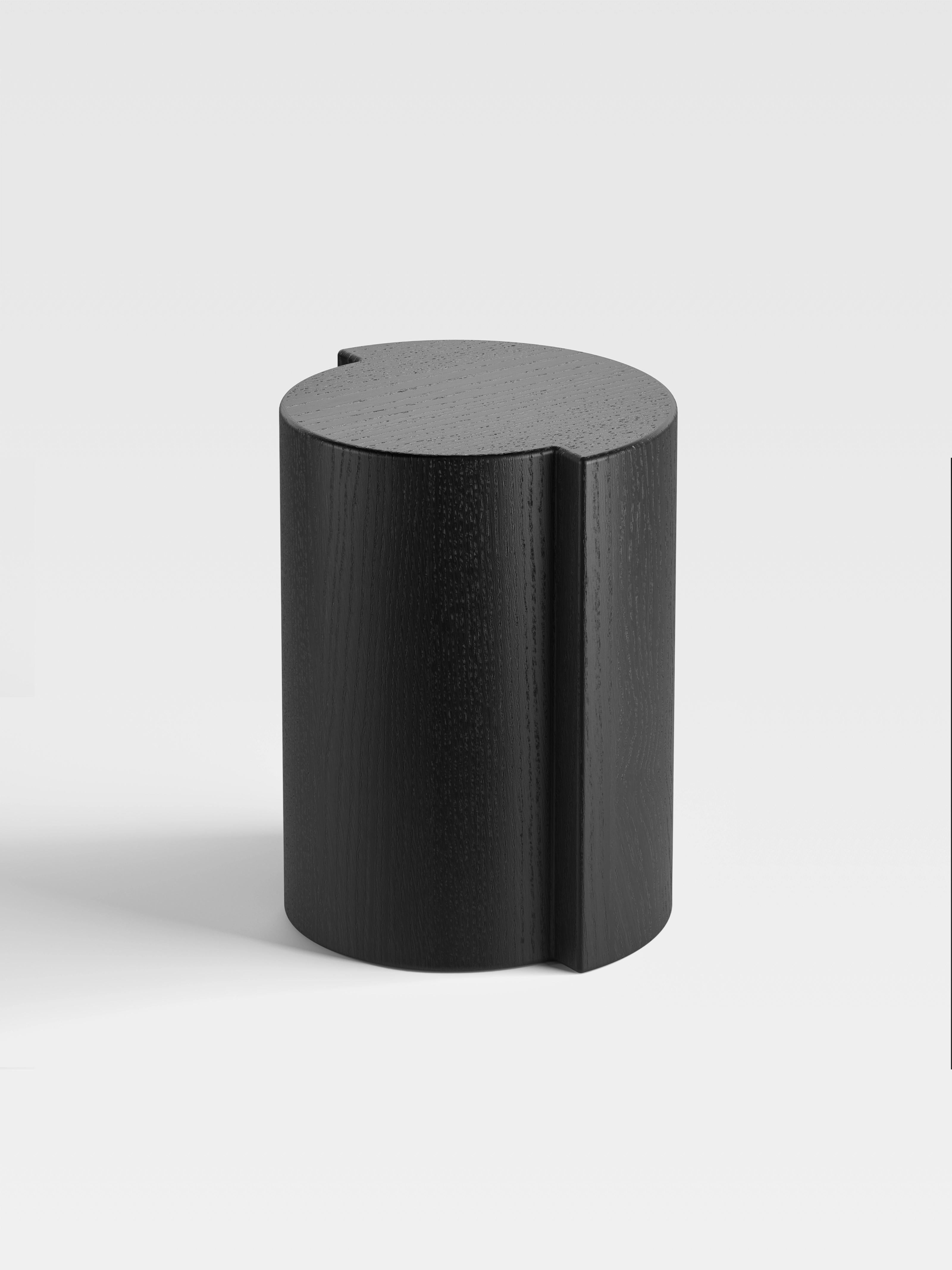 Moderne Table d'appoint ronde et tabouret modernes italiens en Oak Oak noir en vente