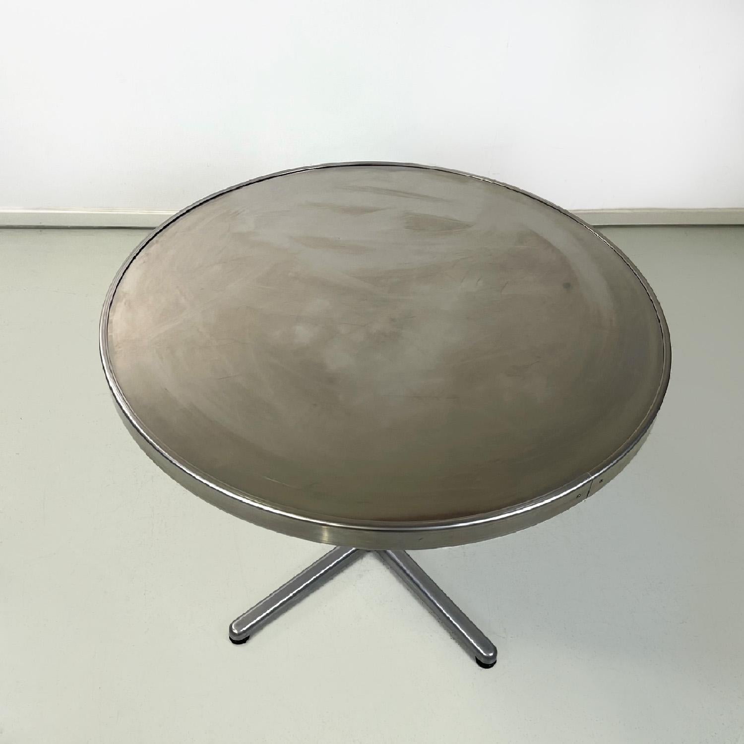 Space Age Italian modern round steel dining table, 1970s For Sale
