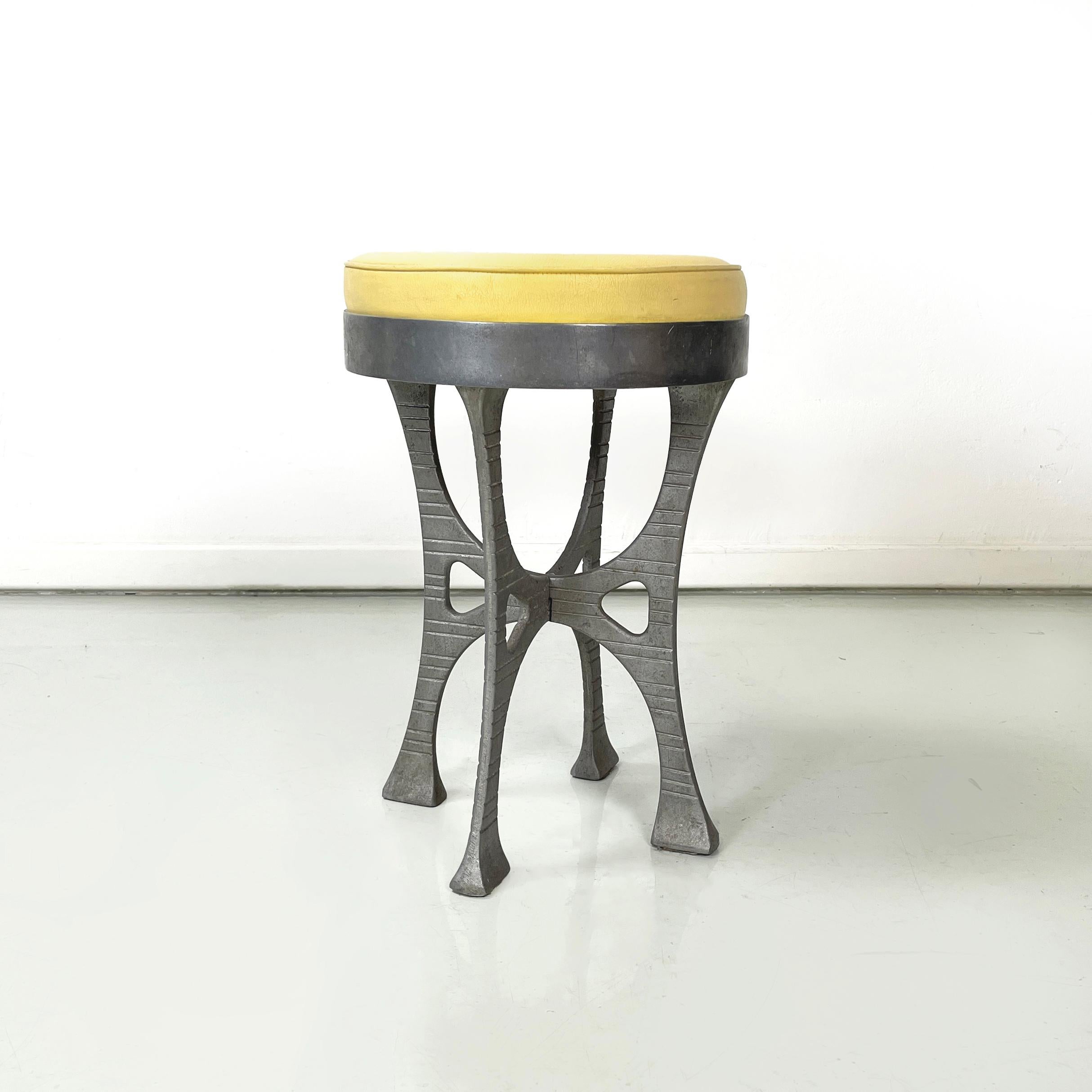 Moderne Tabouret rond italien en cuir jaune et aluminium, années 1940 en vente