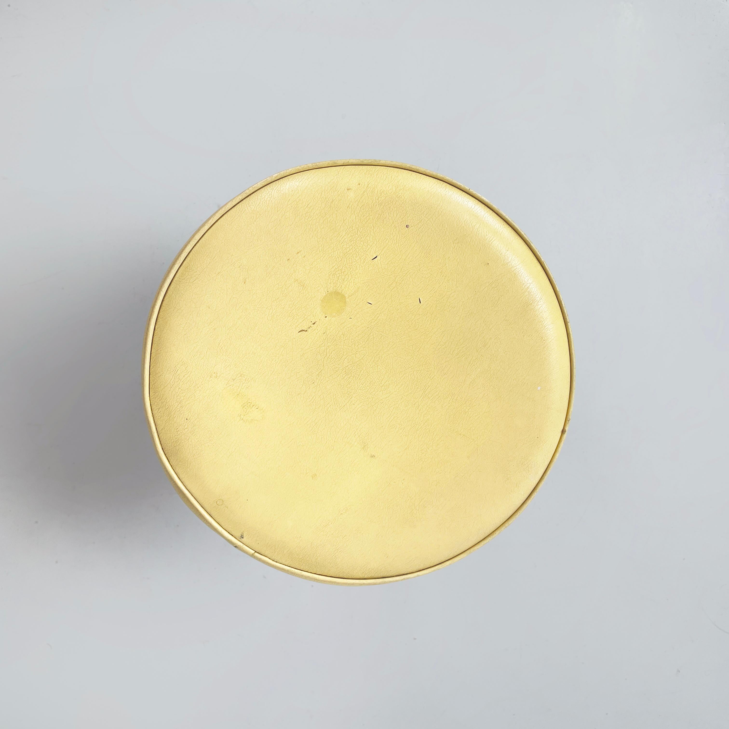 Italian Round stool in yellow leather and aluminium, 1940s In Fair Condition For Sale In MIlano, IT