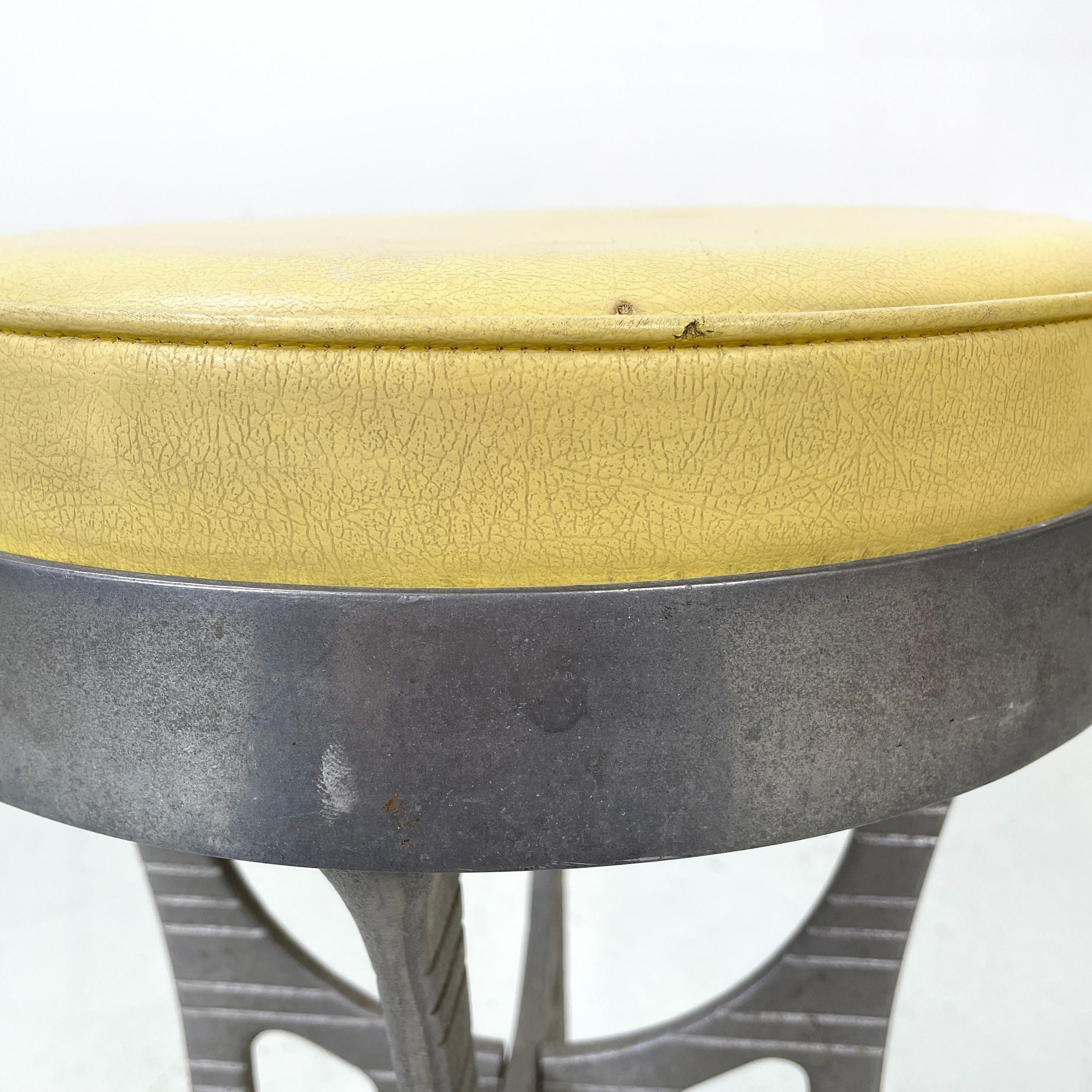 Italian Round stool in yellow leather and aluminium, 1940s For Sale 1