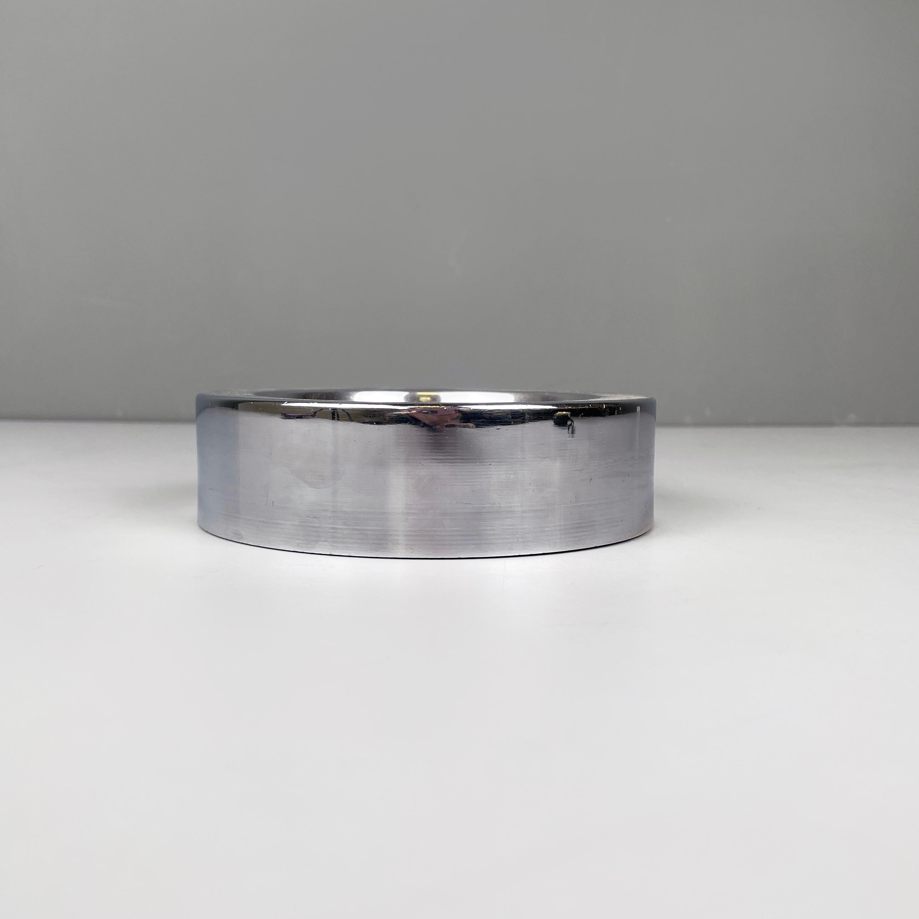 Italian modern round table ashtray in steel by Dada International Design, 1980s
Round table ashtray in steel. The central dish is concluded with a thick edge.
It was produced by Dada International Design in the 1980s.
Good condition, it has
