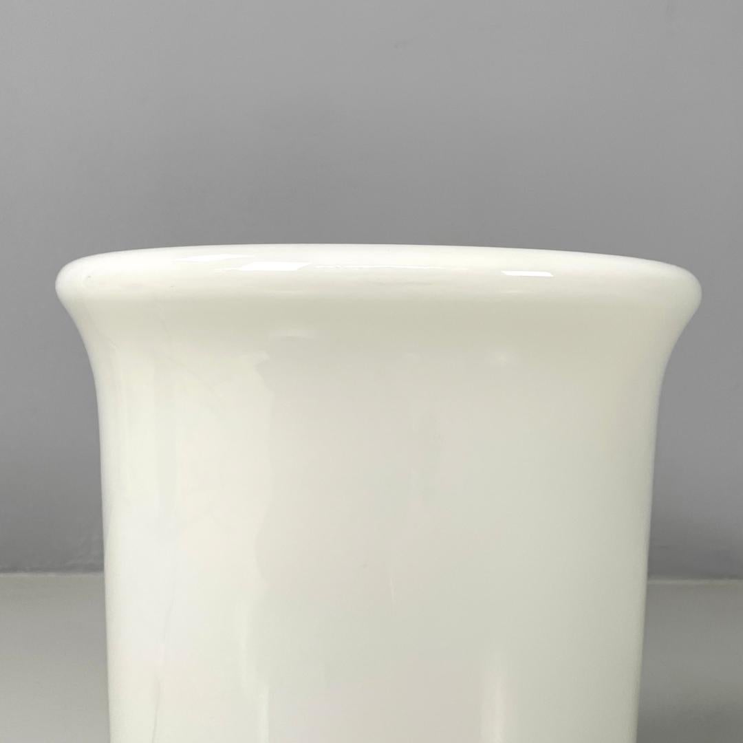 Italian modern round table lamp with curved profiles metal and white glass 1970s For Sale 4