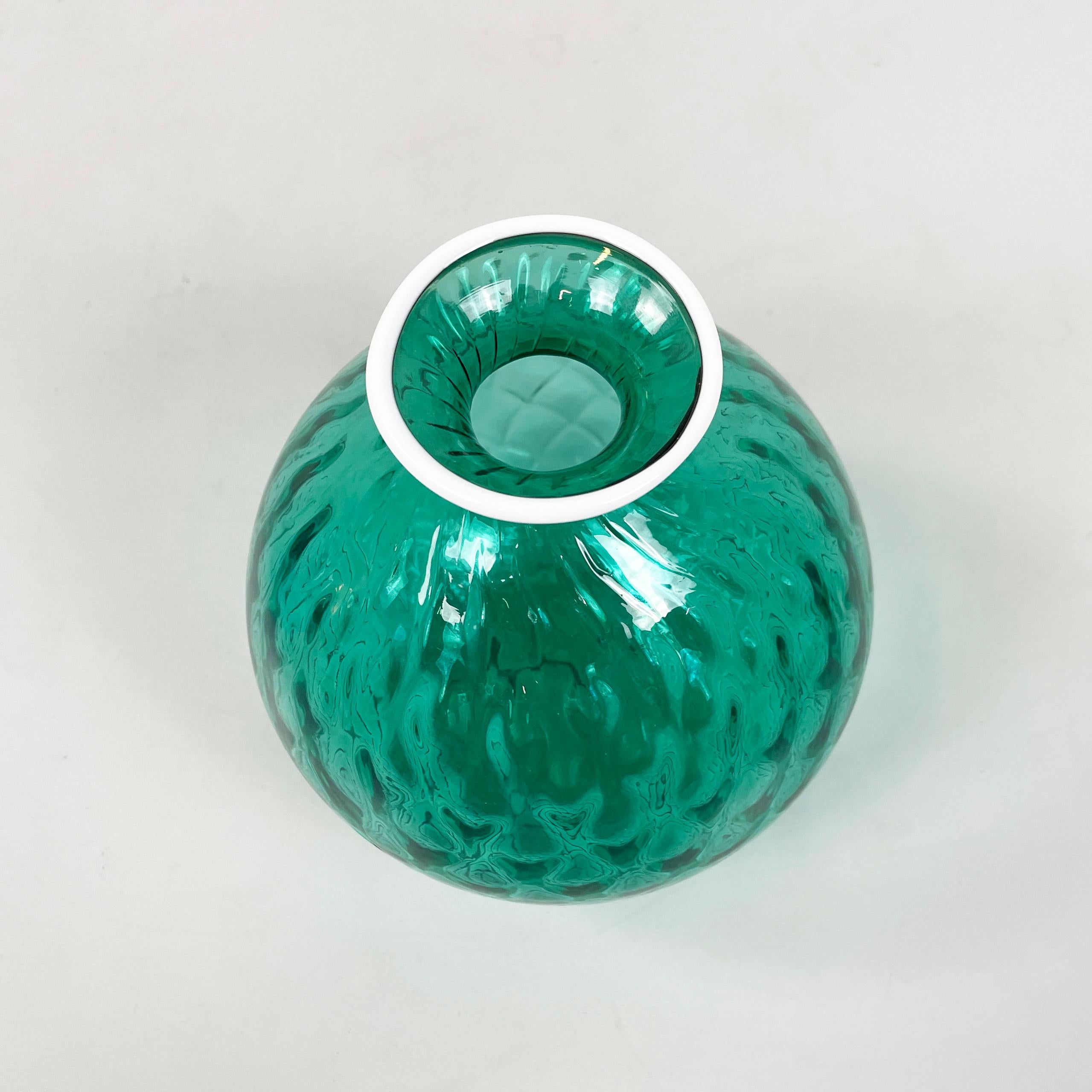 Modern Italian modern round vase in green and white Murano glass by Venini 1990s For Sale