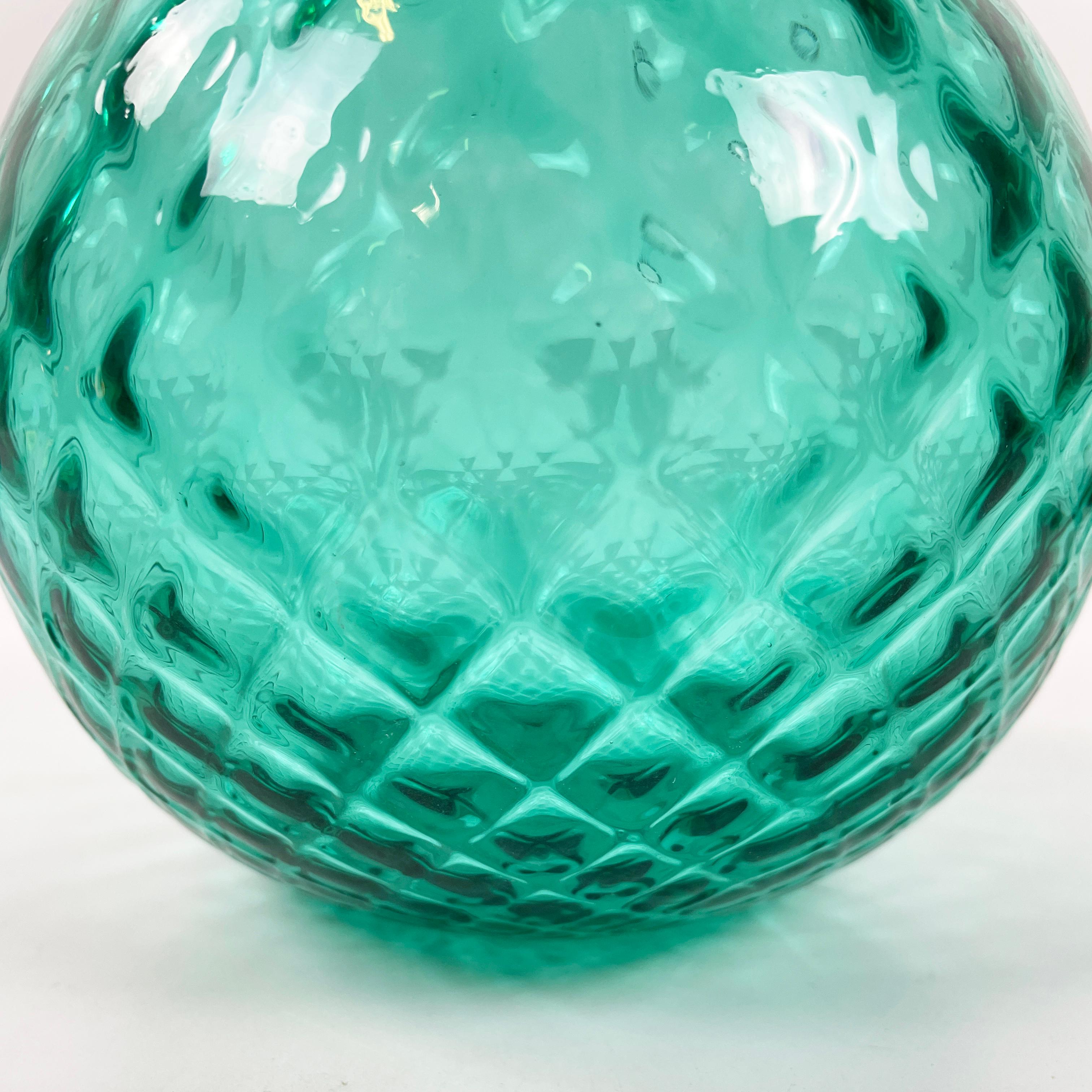 Italian modern round vase in green and white Murano glass by Venini 1990s For Sale 3