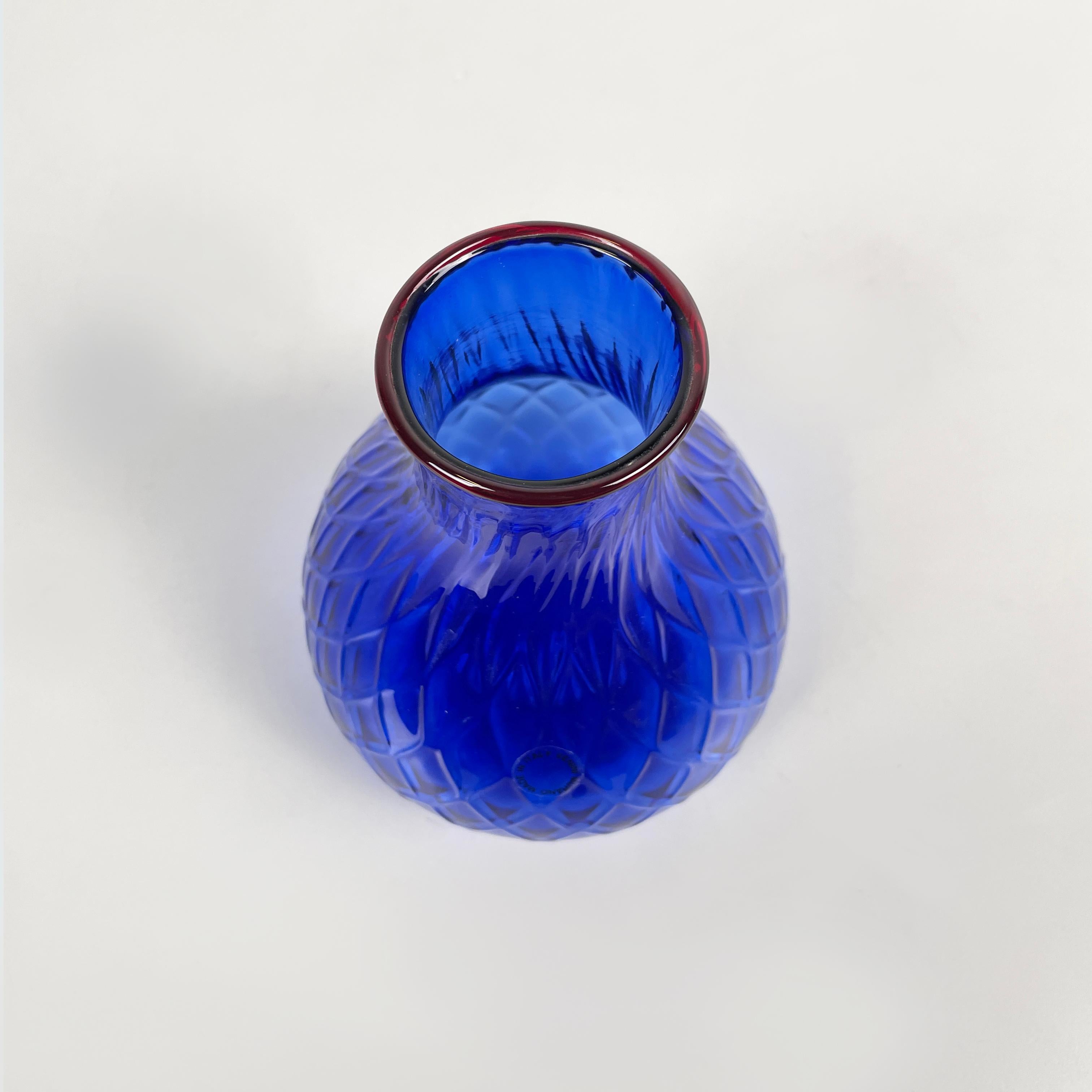 Modern Italian modern Round vase in red and blue Murano glass by Venini 1990s For Sale