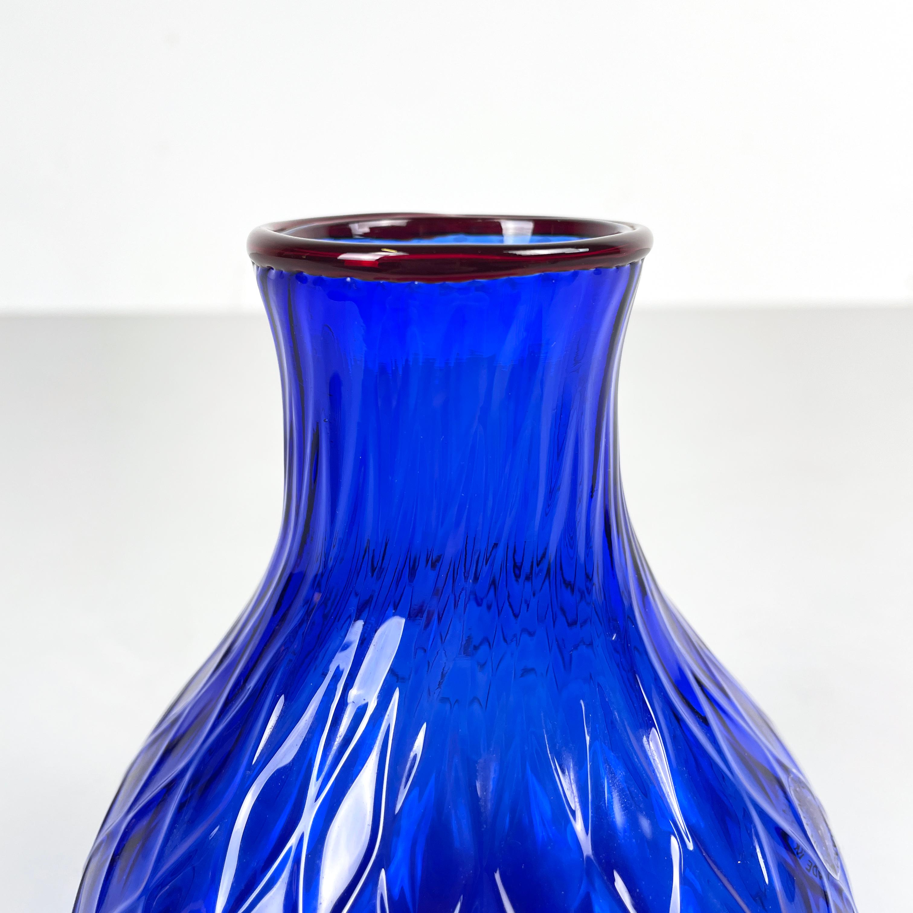 Late 20th Century Italian modern Round vase in red and blue Murano glass by Venini 1990s For Sale