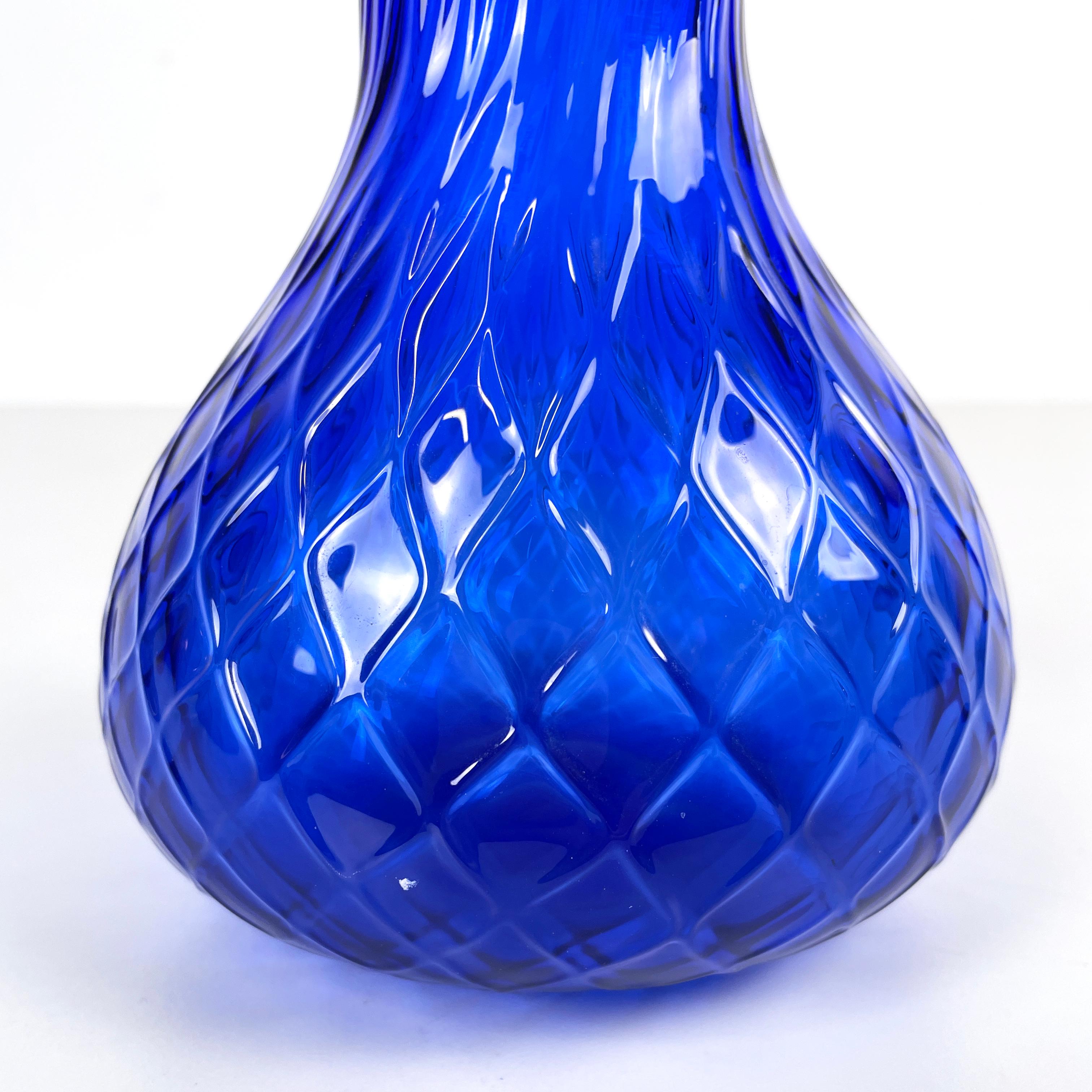 Italian modern Round vase in red and blue Murano glass by Venini 1990s For Sale 1