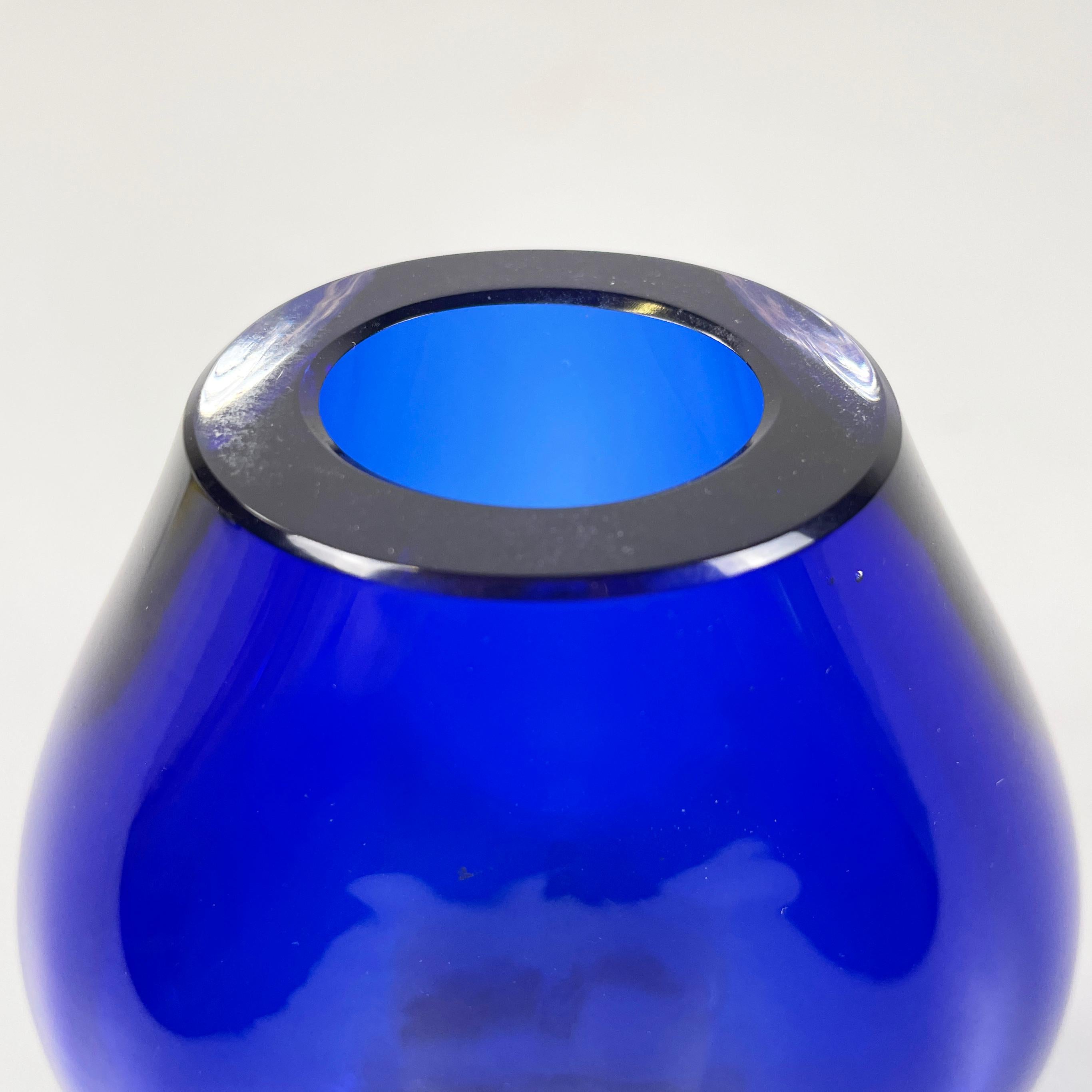 Late 20th Century Italian modern Round vase in transparent and blue Murano glass by Venini 1990s For Sale