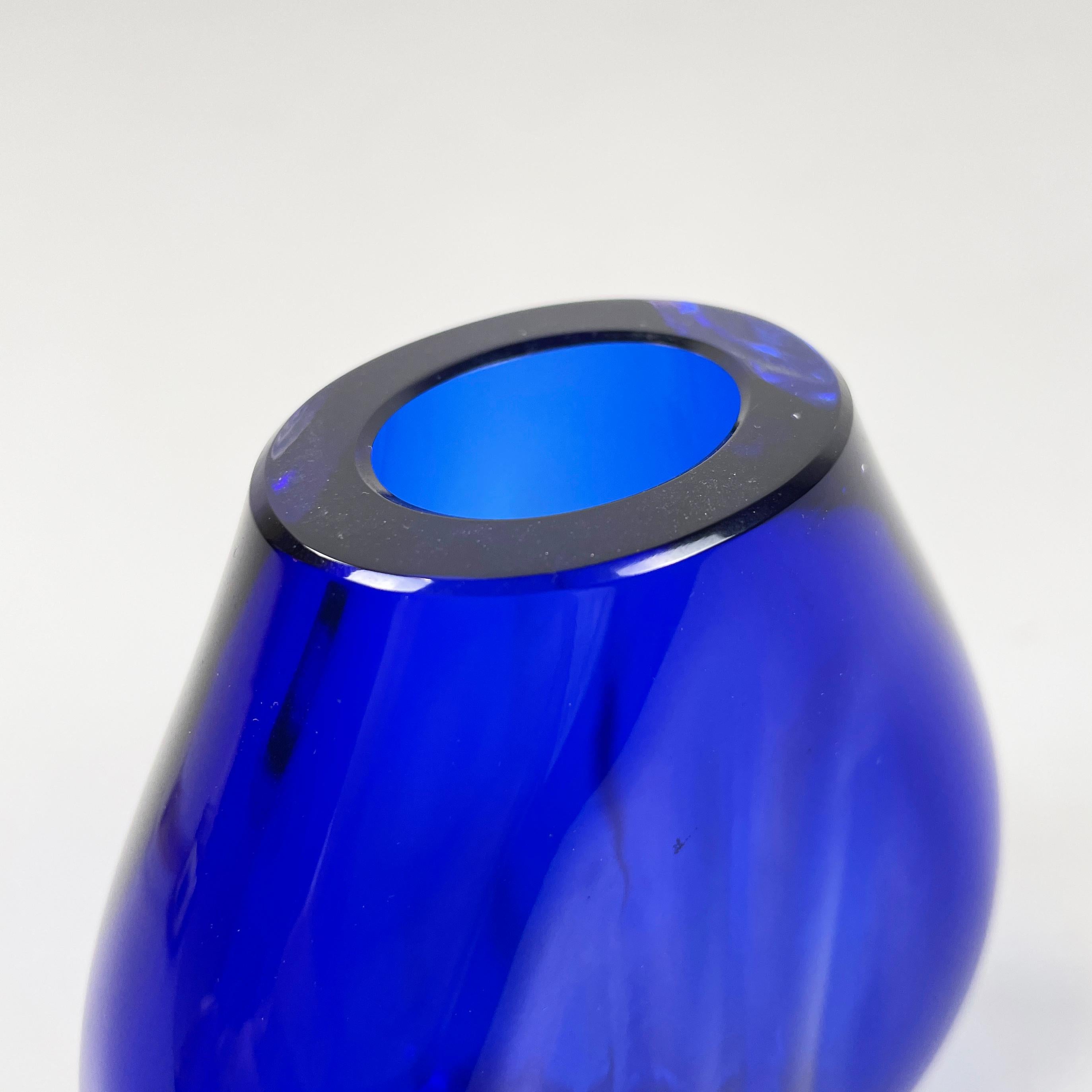 Murano Glass Italian modern Round vase in transparent and blue Murano glass by Venini 1990s For Sale