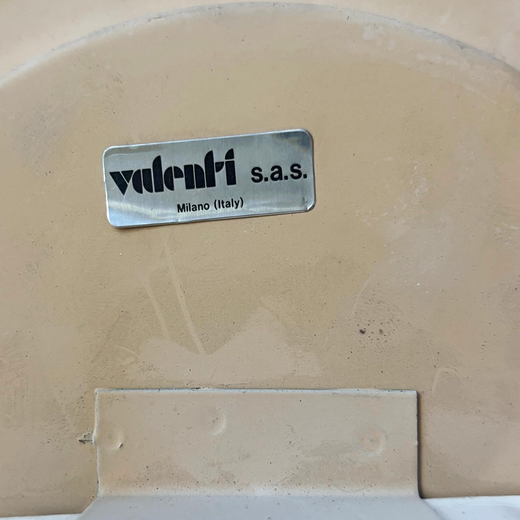 Italian modern round wall lamps in plastic and metal by Valenti, 1970s in vendita 2