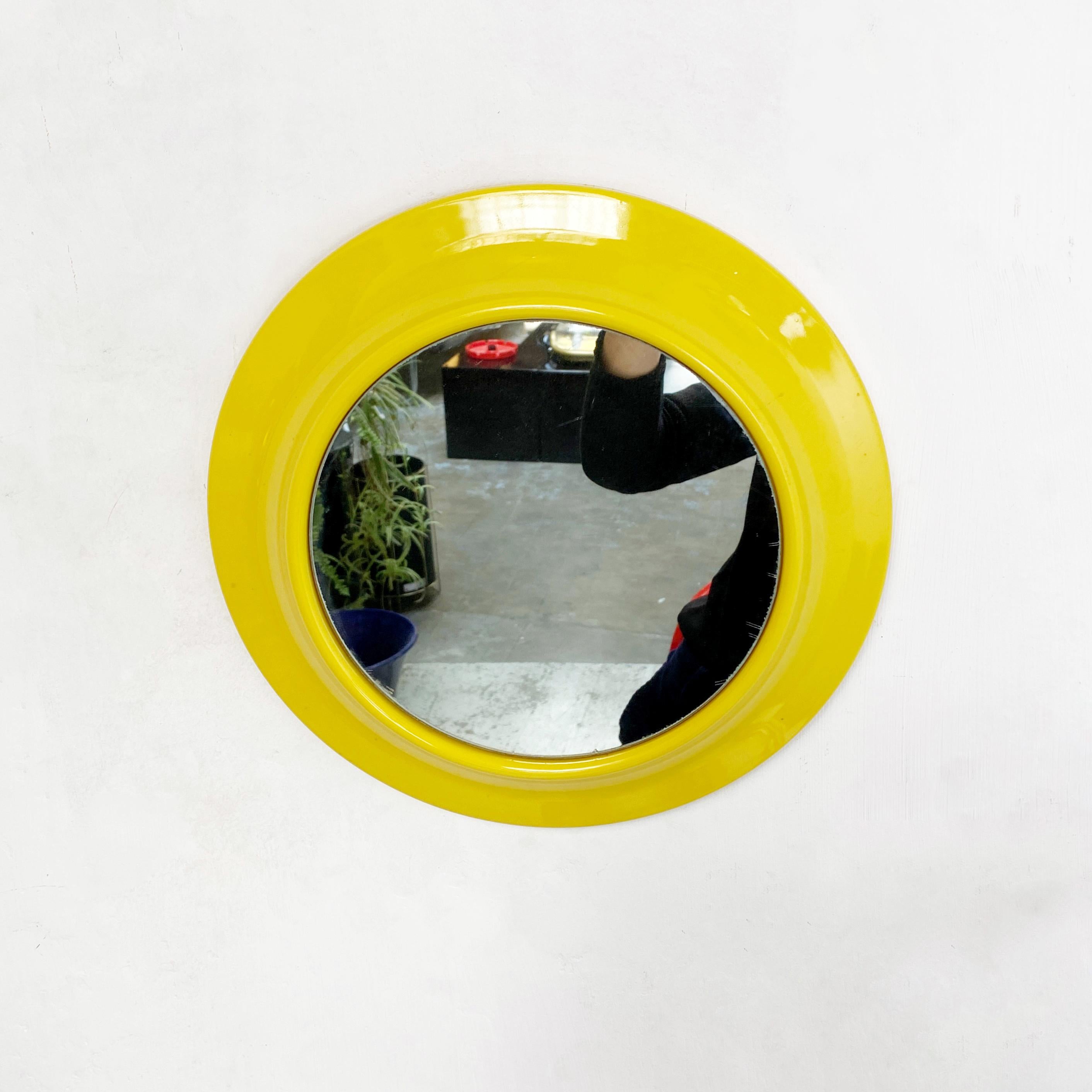Italian Modern Round Yellow Plastic Mirror, 1980s In Good Condition In MIlano, IT