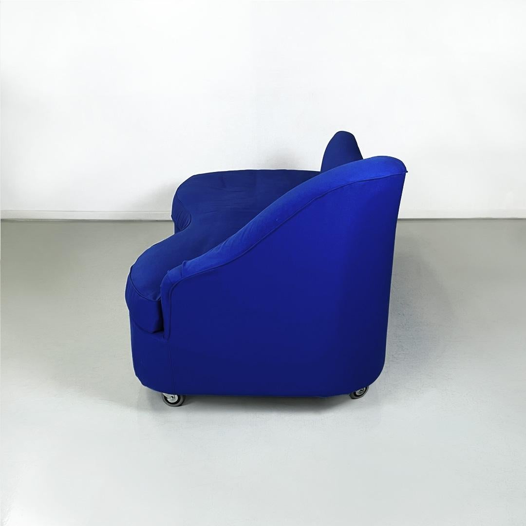 Modern Italian modern rounded sofa in electric blue fabric by Maison Gilardino, 1990s For Sale