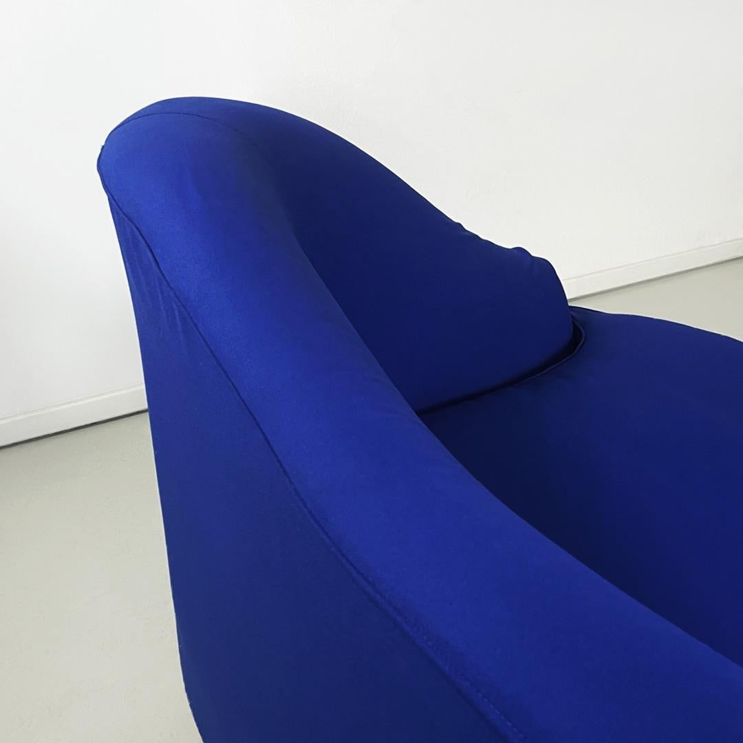 Metal Italian modern rounded sofa in electric blue fabric by Maison Gilardino, 1990s For Sale