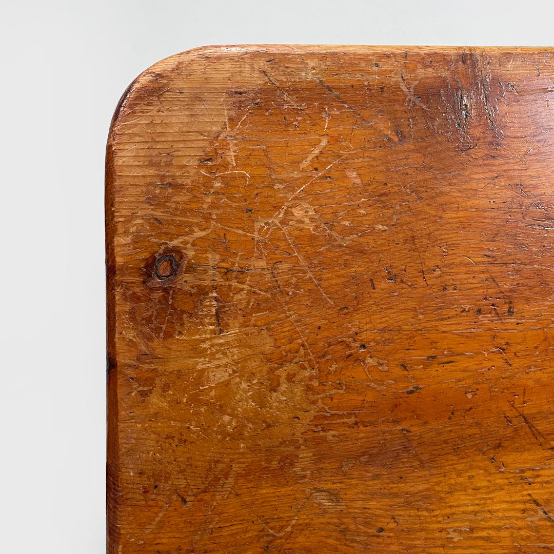 Tabourets en bois carrés arrondis modernes italiens, 1970 en vente 3