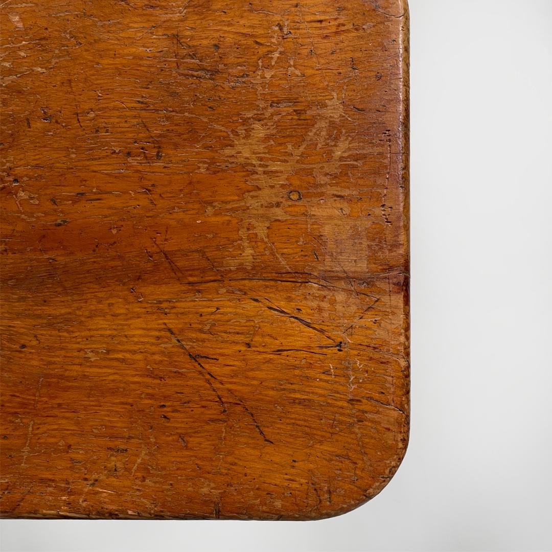 Tabourets en bois carrés arrondis modernes italiens, 1970 en vente 4