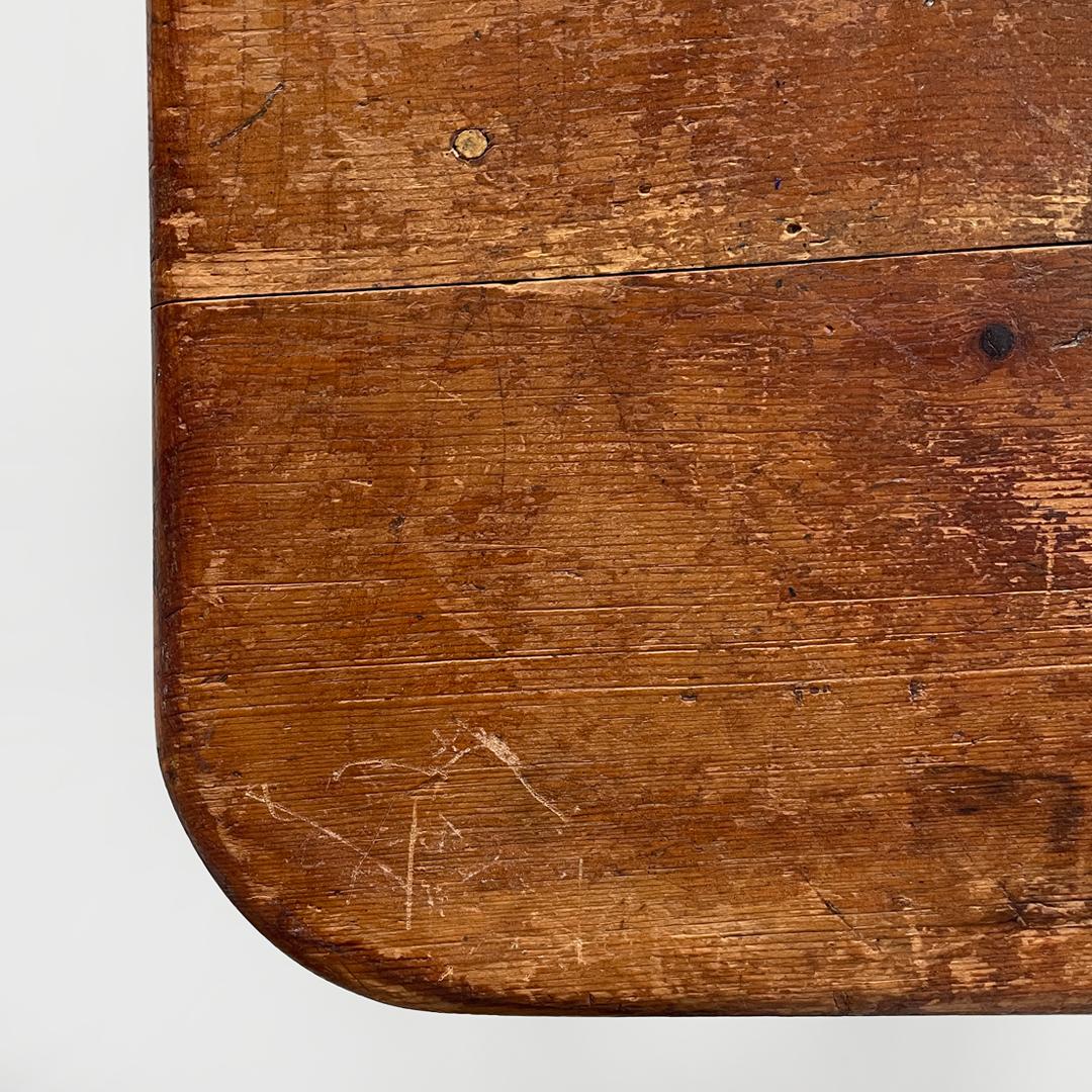 Tabourets en bois carrés arrondis modernes italiens, 1970 en vente 5