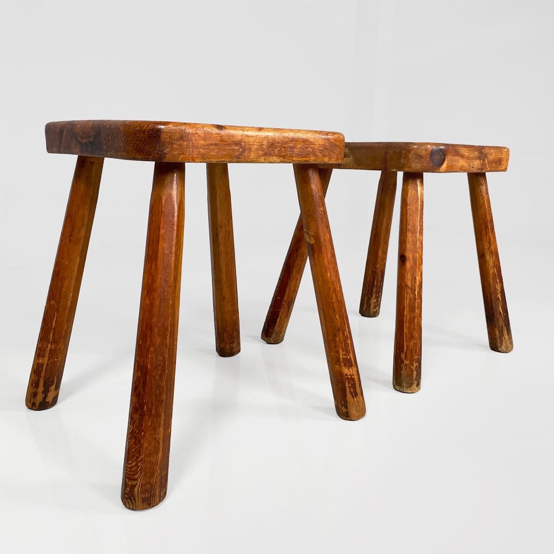 Tabourets en bois carrés arrondis modernes italiens, 1970 en vente 7