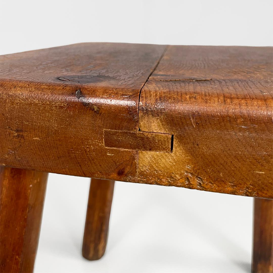 Tabourets en bois carrés arrondis modernes italiens, 1970 en vente 9