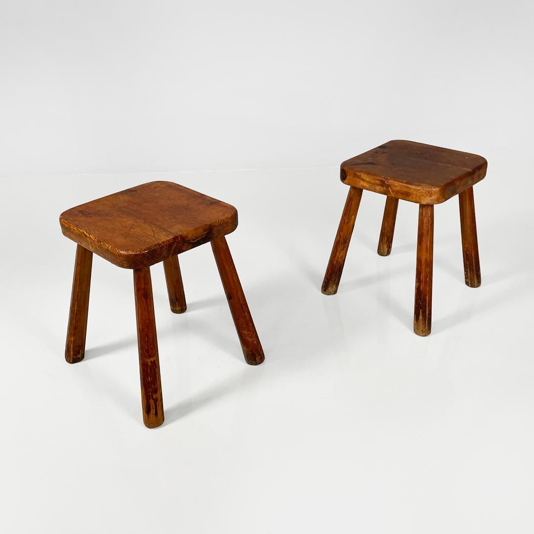Moderne Tabourets en bois carrés arrondis modernes italiens, 1970 en vente
