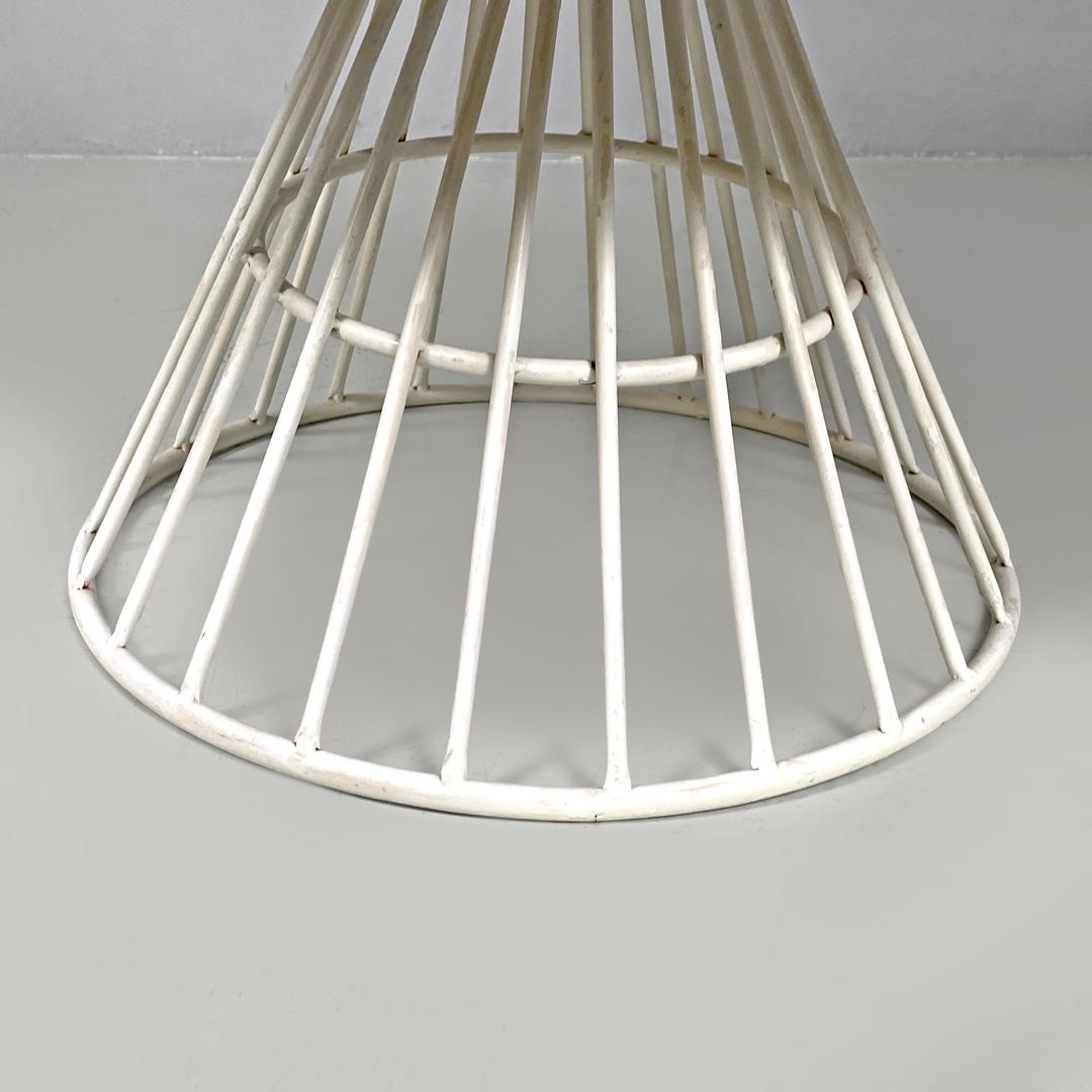 Poltrone moderne italiane arrotondate in metallo bianco con cuscini in tessuto marrone, anni '70 in vendita 10