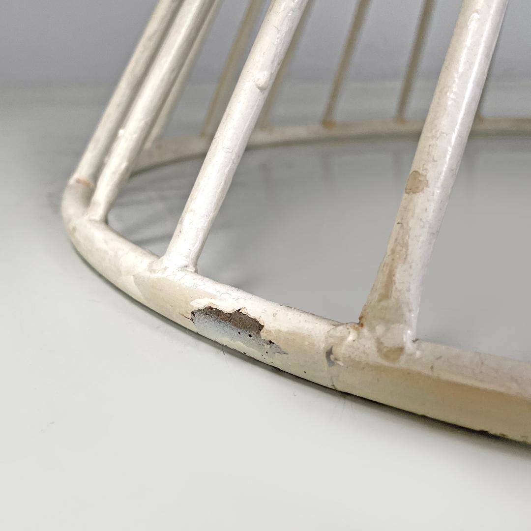 Poltrone moderne italiane arrotondate in metallo bianco con cuscini in tessuto marrone, anni '70 in vendita 13